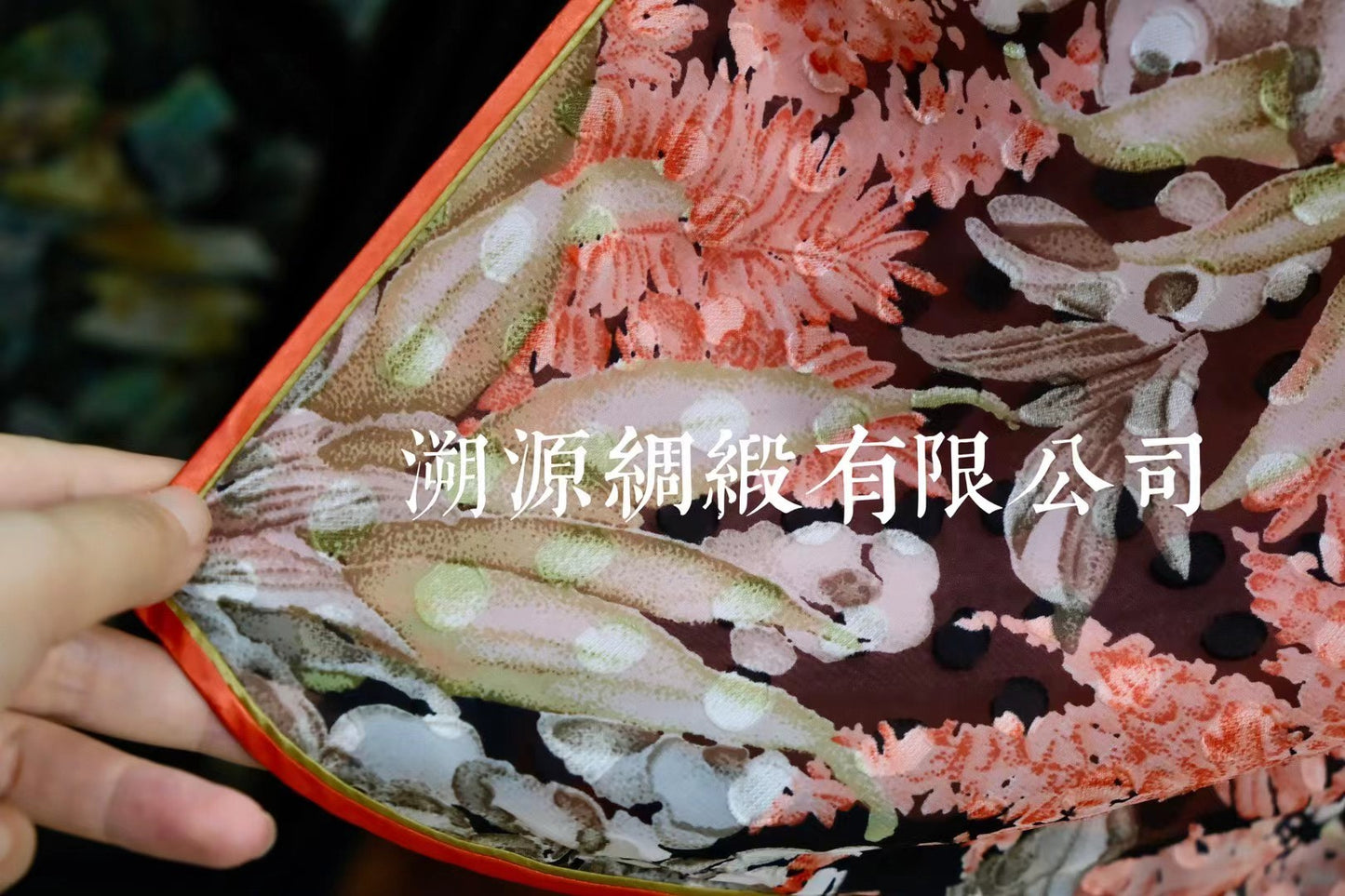 60年代 - 珊瑚夢華:暗底花葉紋七分袖優雅旗袍 | 1960s - The Coral Dream: Dark Ground Floral Leaf Three-Quarter Sleeve Qipao