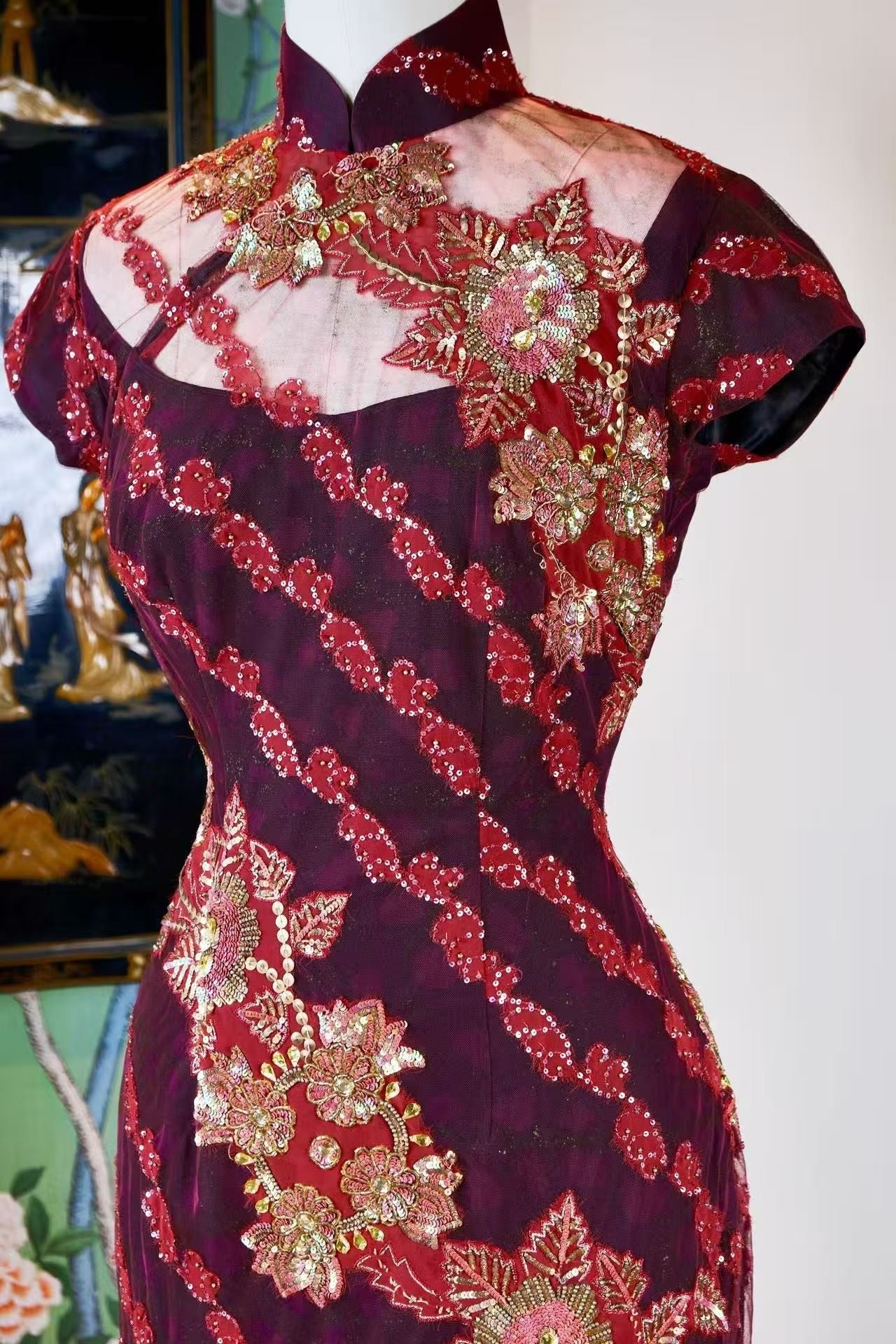 客定结缘 -《幻境之光》:私人高级定制透视领亮片蕾丝礼服旗袍 | Customized Design - "The Light of Illusions": A Bespoke Illusion-Neckline Sequined Lace Gown Qipao