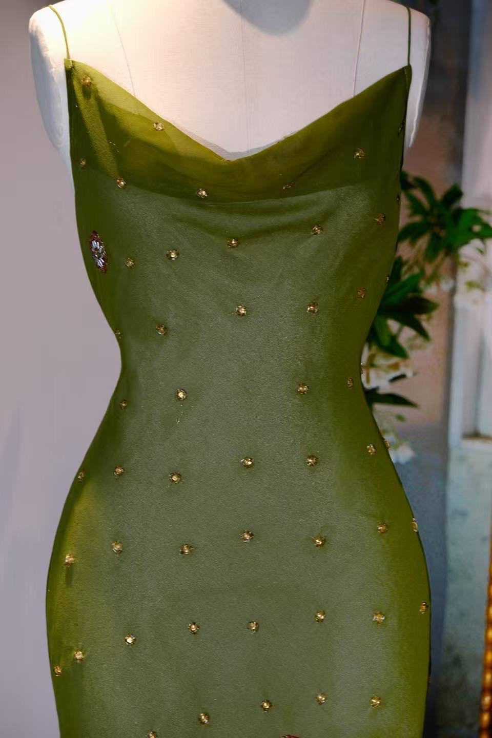 高定成衣 - 1930年代复古风手工钉珠真丝斜裁礼服 | 橄榄绿星系刺绣,匠心重塑黄金时代盛装 | Luxury Ready-to-Wear (RTW) - 1930s Style sequined beaded Vintage Silk Bias-Cut evening Gown | Olive Green Galaxy Embroidery, Artisan-Crafted Golden Age Ballgown