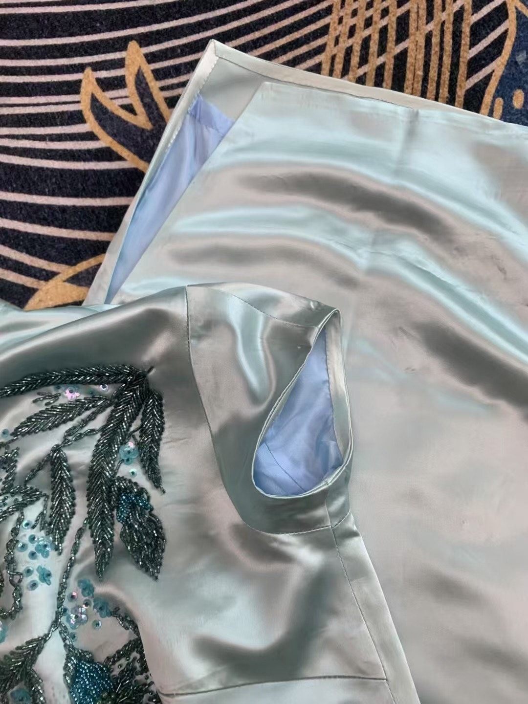 客订结缘 -《冰湖星辰 · 珠光宝气》—— 极致清冷高级,古董料钉珠冰萃蓝名媛礼服旗袍 | Customized Design - "Glacial Lake Stars · Jeweled Luminance" — The Exquisitely Cool, Beaded Ice-Blue Couture Socialite Qipao