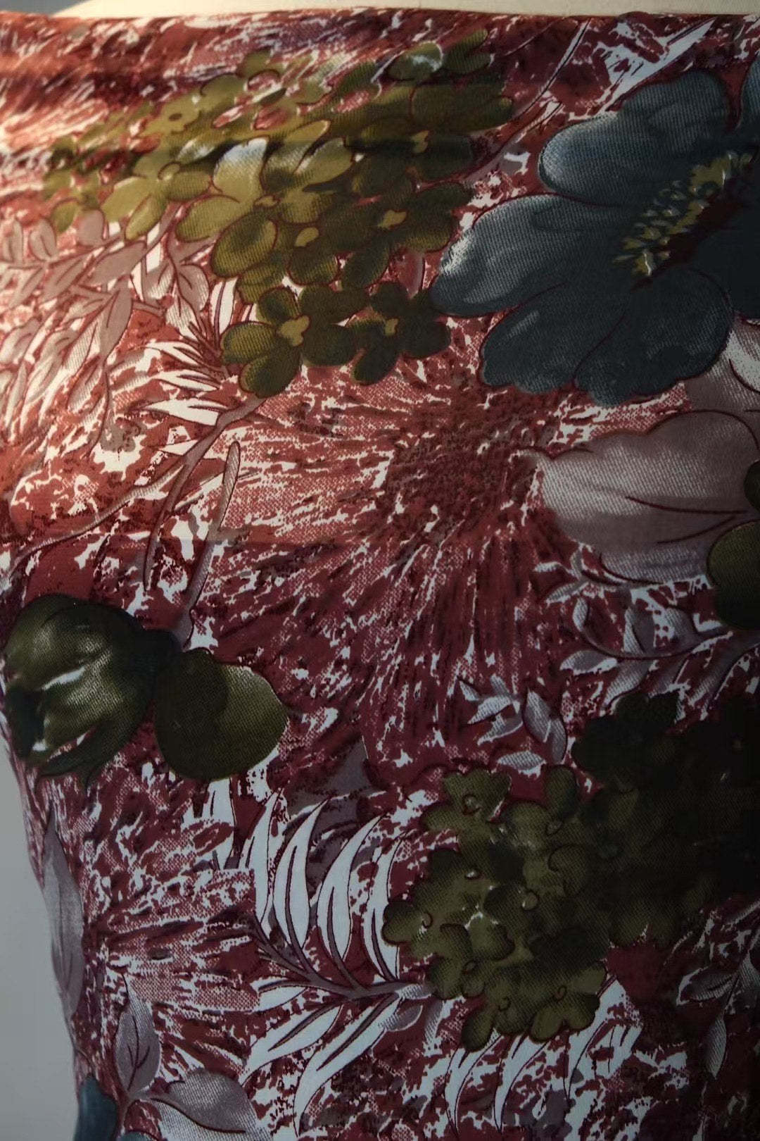 布料名 -【凡尔赛秘境】宝蓝丝绒底鎏金浮雕玫瑰不朽经典高定艺术布料 | Fabric Name - 【Secret Gardens of Versailles】Sapphire Blue Base Gilded Relief Rose Timeless Classic Haute Couture Art Cloth