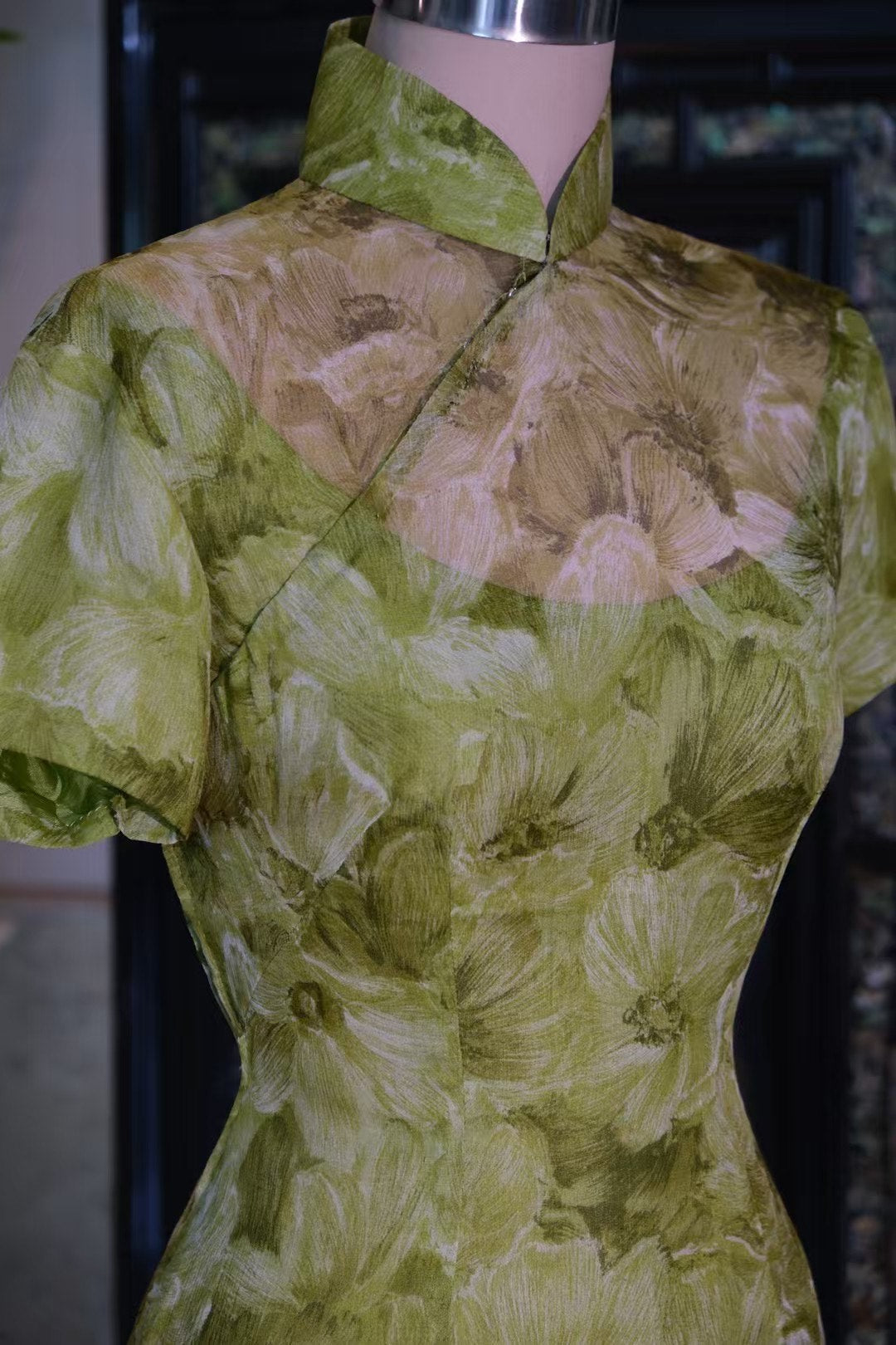 60年代 -【Vintage 1960s 桑蚕丝·梅子青油画】“生机勃勃的清隽” 短袖开胸古董旗袍 | 1960s - 【Vintage 1960s Mulberry Silk · Plum Green Oil Painting】"Vibrant Elegance" Short-Sleeve Open-Chest Antique Qipao