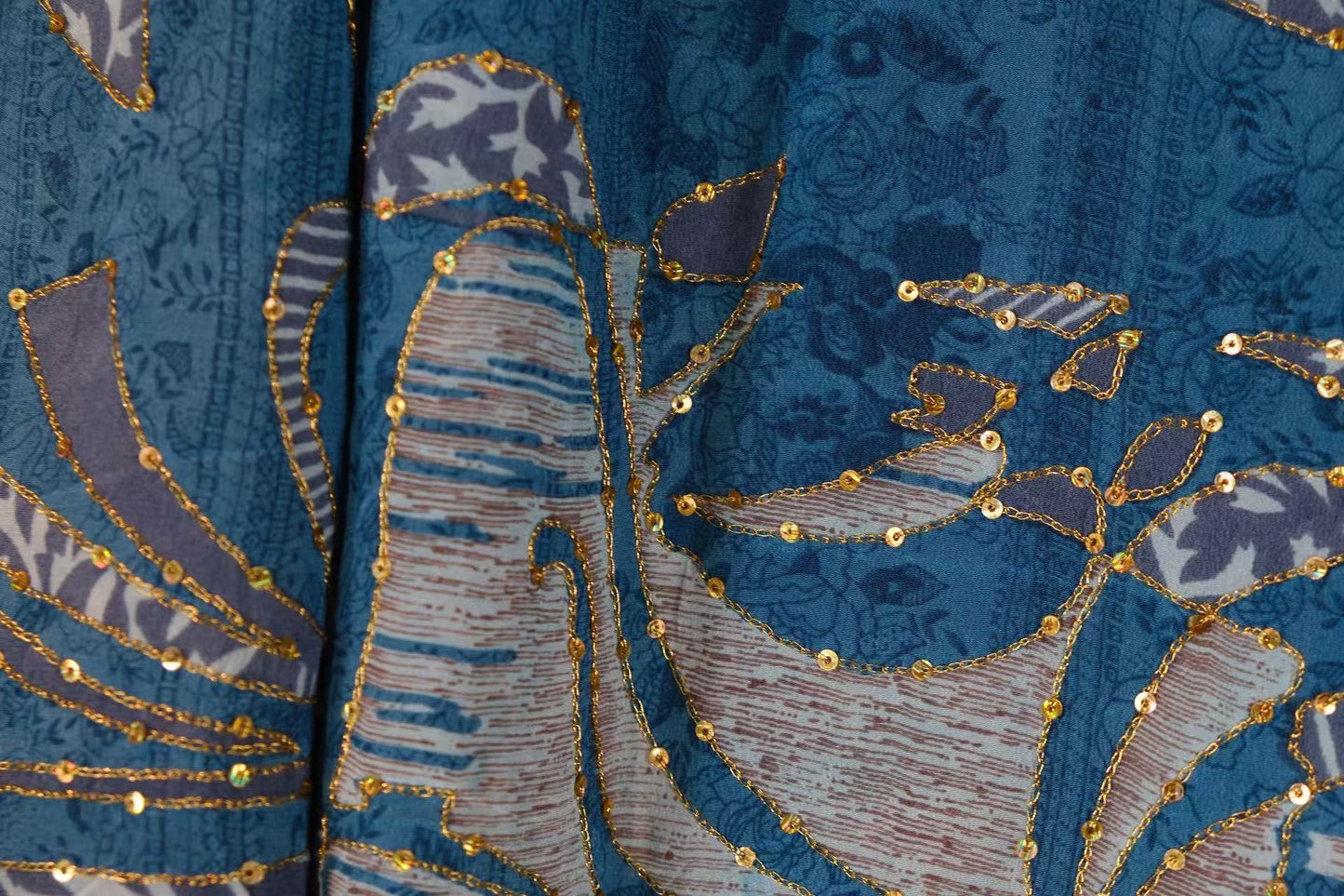 布料名 - 《莫奈幽径:孔雀绿底重工桑蚕丝——油彩繁花艺术面料》 | Fabric Name - Monet’s Hidden Path: Peacock Green Mulberry Silk — Oil-Canvas Floral Artistic Fabric