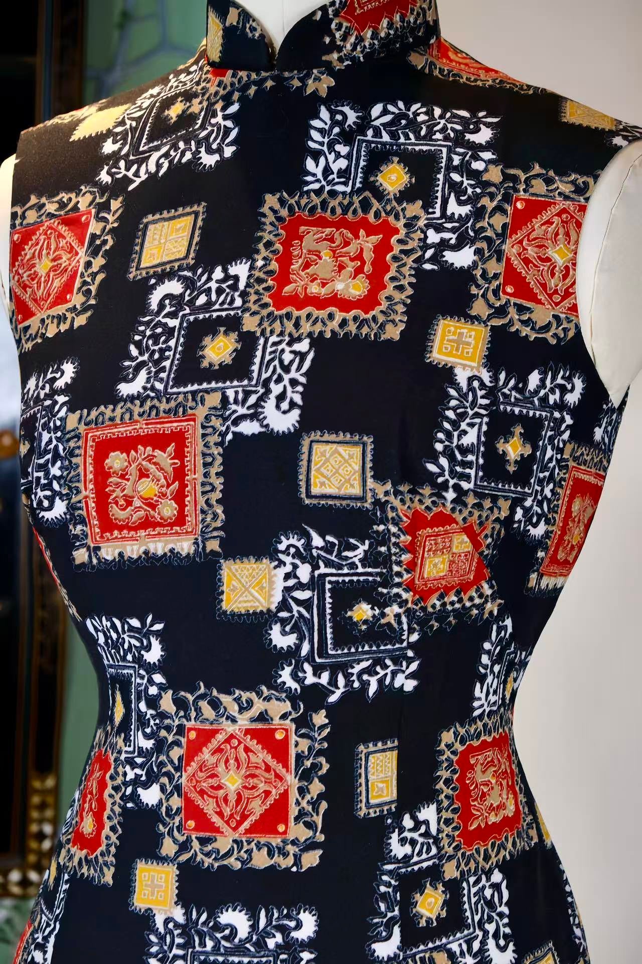 60年代 - 时光锦书·1960年代香港产玄黑丝绸蒙德里安风格几何抽象印花古董旗袍 | 1960s - Timeless Brocade: A 1960s Hong Kong Vintage Black Silk Cheongsam with Mondrian-Style Geometric Abstract Print