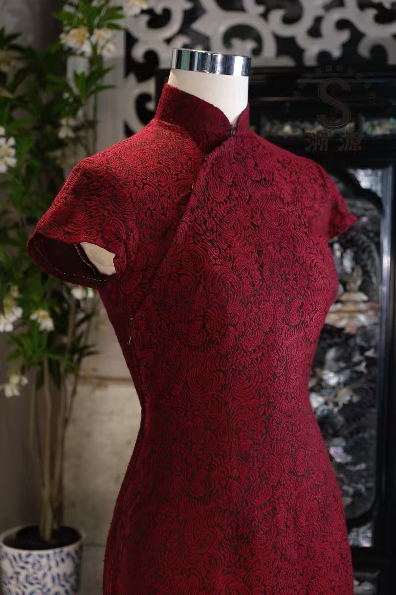 60年代 - 【六十年代绝代风华:当光影定格在香港的黄金时代】| 1960s - “In the Mood” Crimson Elegance: Where Light and Shadow Define Hong Kong's Golden Age