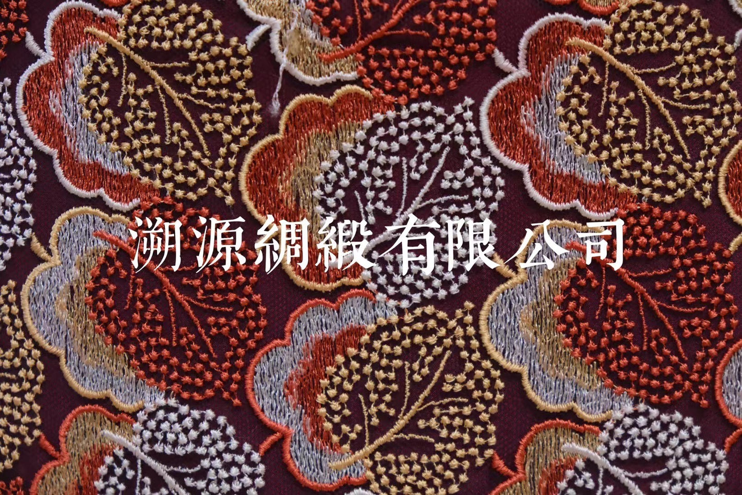 60年代 - 刺繡蕾絲梅花樹葉港工旗袍 (紅底無袖款) | 1960s - Embroidered Lace Plum Blossom and Foliage Hong Kong-Style Qipao (Red Base Sleeveless)