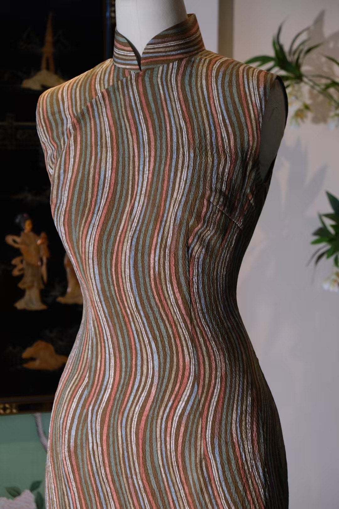 客定结缘- 黃金時代・幾何迴旋・鎏光波影・摩登主義長身旗袍 / Sold Out- The Golden Age - Geometric Gyre - Gilded Ripple Silhouette - Modernist Column Qipao