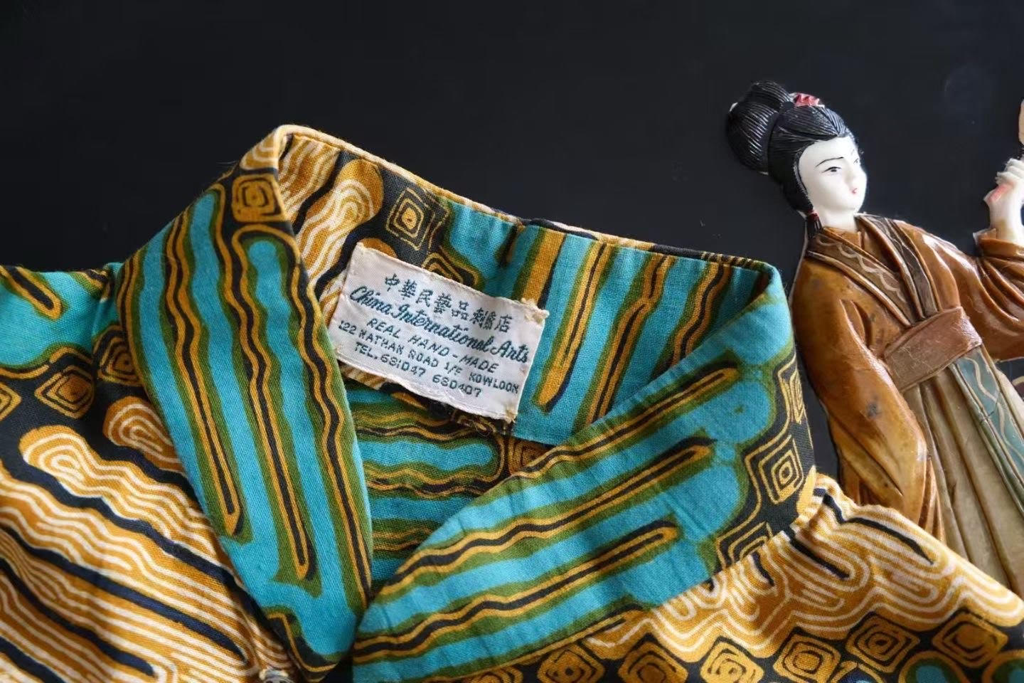 60年代 - 南洋峇迪・青金石蜡染斜纹・新加坡国立博物馆同款古董旗袍 / 1960s - Nanyang Batik: Lapis Lazuli Diagonal Print Qipao – National Museum of Singapore Piece