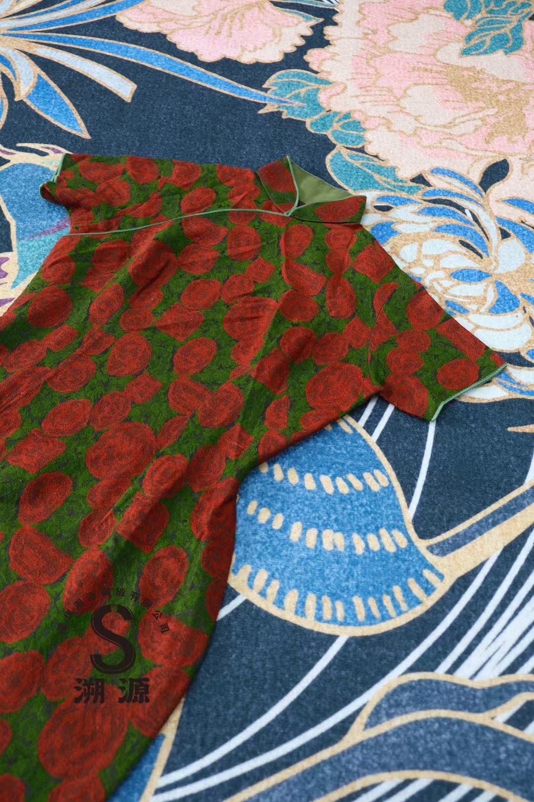 50年代 - 【烈焰蔷薇】Vintage 50s 油画玫瑰羊毛呢 线香绲港式三角腰花瓶底短旗袍 | 1950s - 【Blazing Rose】Vintage 50s Wool Felt Qipao with Oil-Paint Rose Pattern & Incense Stick Piping