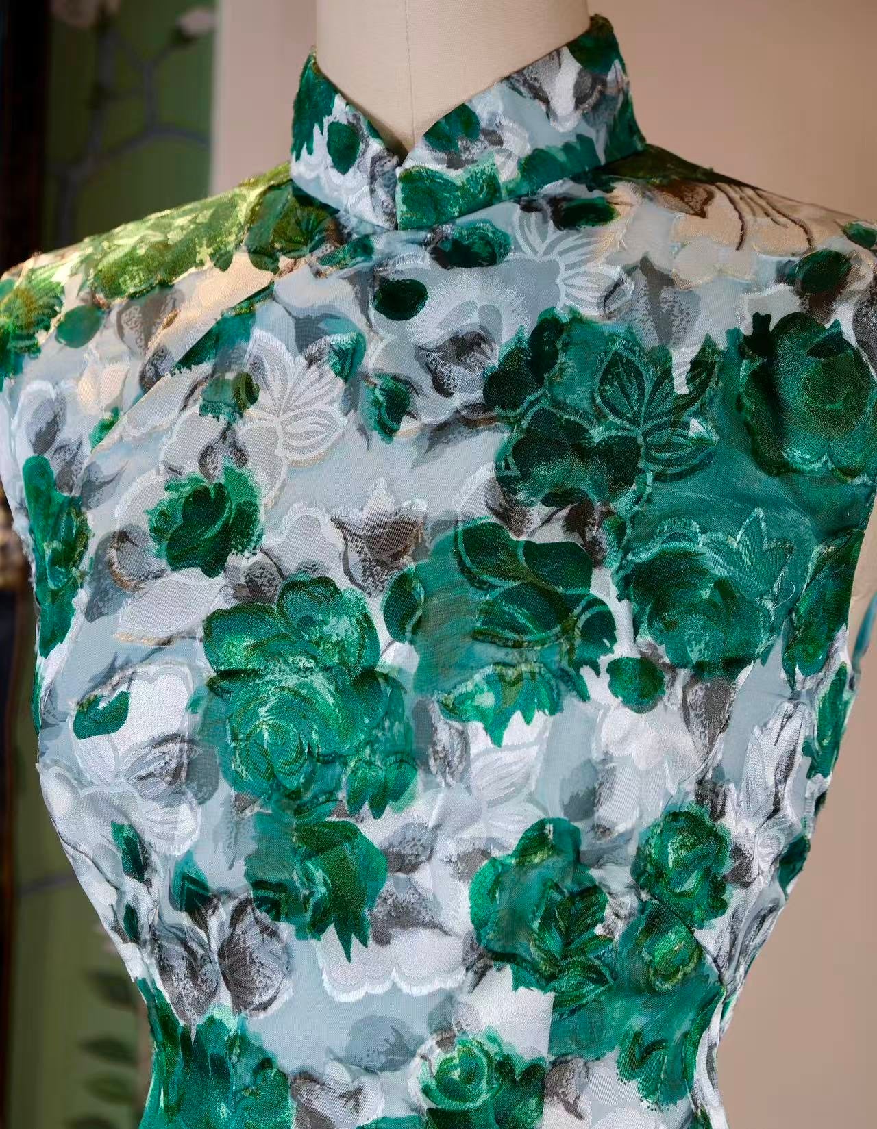 60年代 - 六十年代台湾暗纹提花古董旗袍：碧瓯浮玫的时光笺谱 | 1960s - The Chronogram of Emerald Roses: A 1960s Taiwanese Jacquard Damask Cheongsam