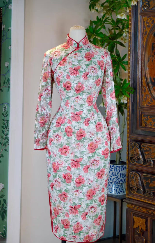 60年代 - 宝岛春光·六十年代雪纺提花暗纹“雨过天青”牡丹古董旗袍 | 1960s - Spring Light of the Treasure Island: A 1960s Chiffon Jacquard Cheongsam with Hidden Pattern and "Sky-After-Rain" Peony