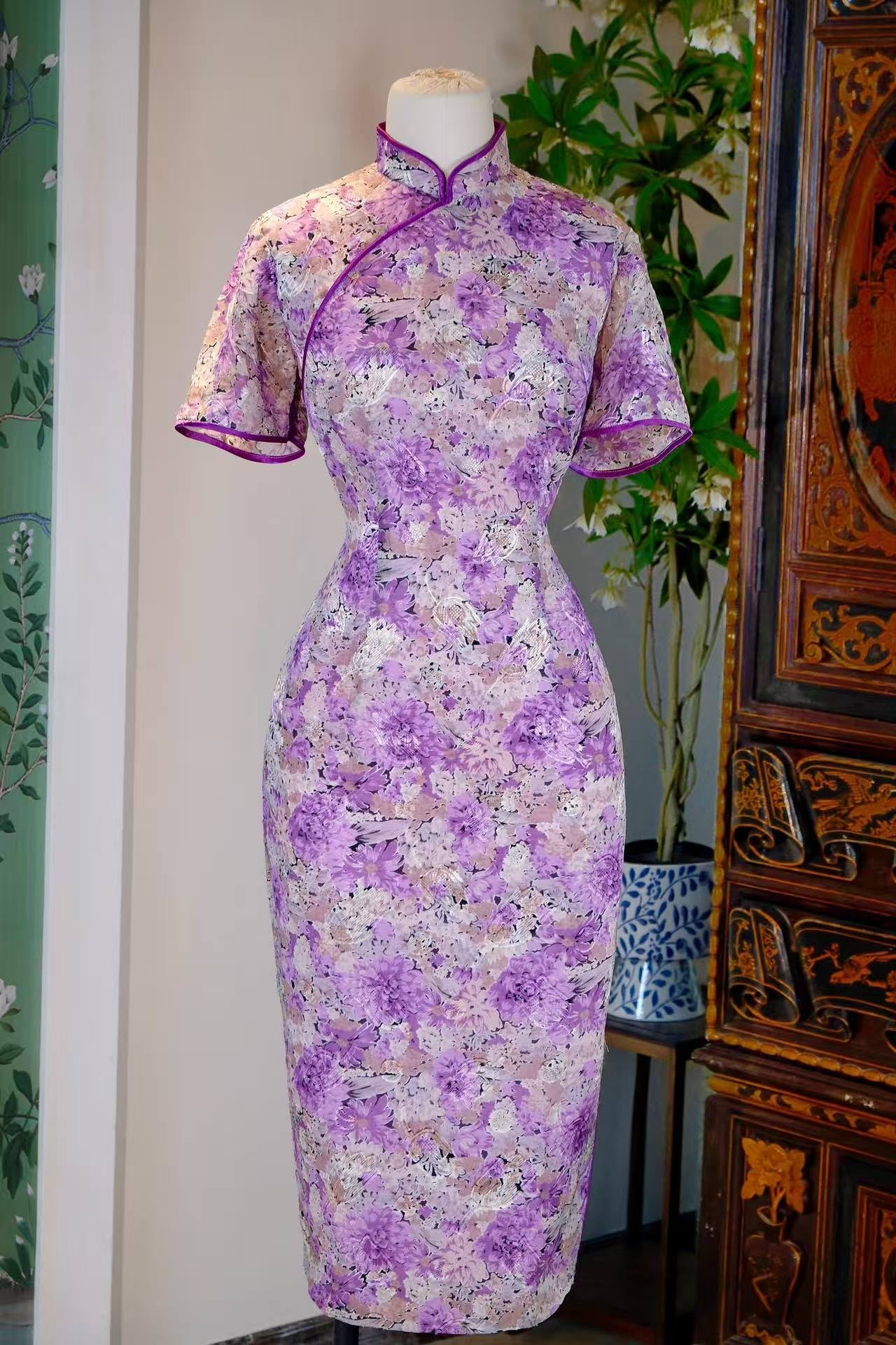 60年代 - 星点落英·六十年代台湾雪纺提花银线郁金香暗纹古董旗袍 | 1960s - Stardust Petals: A 1960s Taiwanese Vintage Cheongsam with Chiffon Jacquard, Silver-Thread Tulip Motif