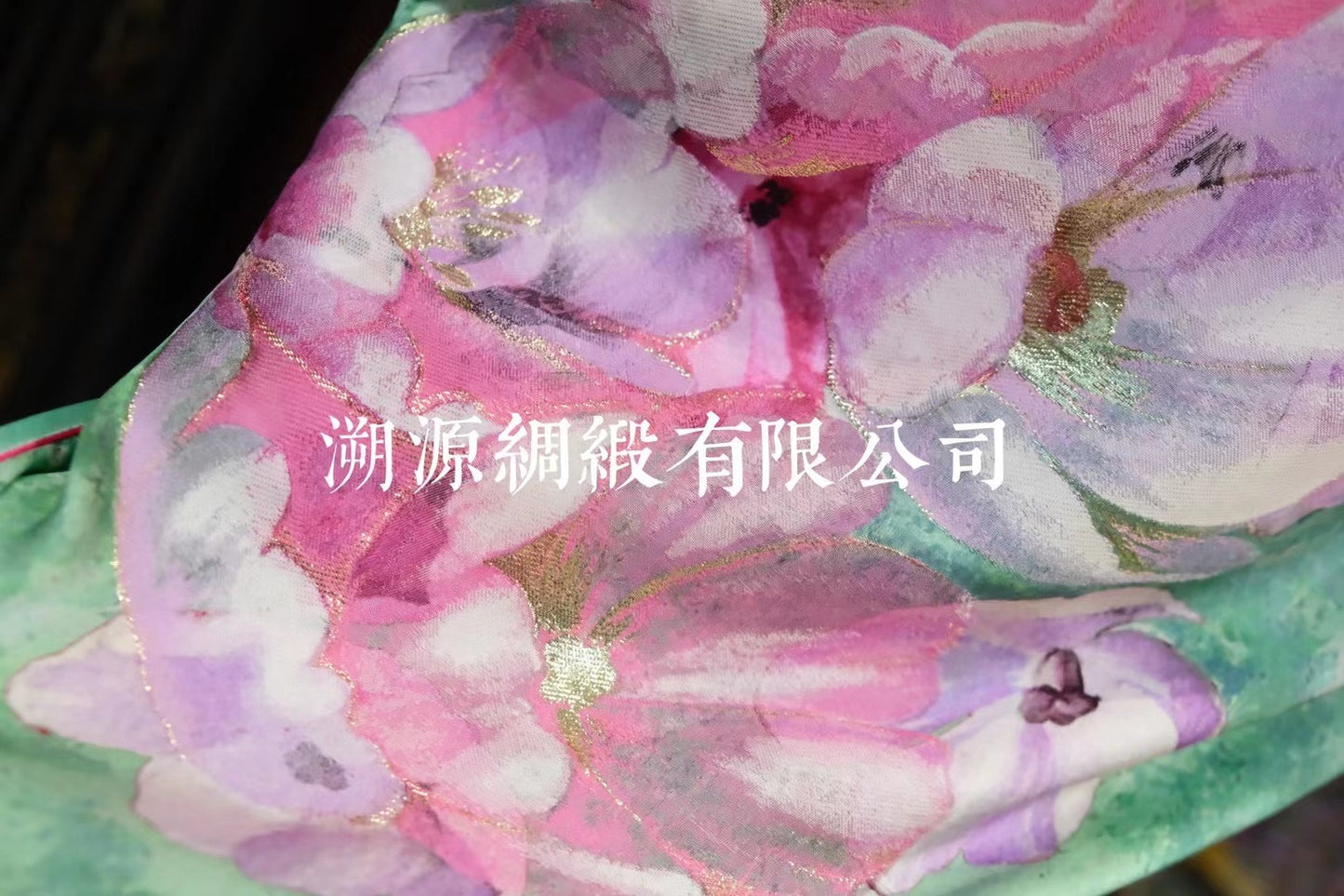 客定结缘 - 意蕴东方· Ruffo Coli 高定奢华提花面料·水墨花卉金线短袖旗袍：《鎏金繁花梦境》| Customized Design -  The Sicilian Garden Romance: Oriental Allure in Ruffo Coli Haute Couture Brocade, Featuring Water Ink Floral and Gold Thread Detail