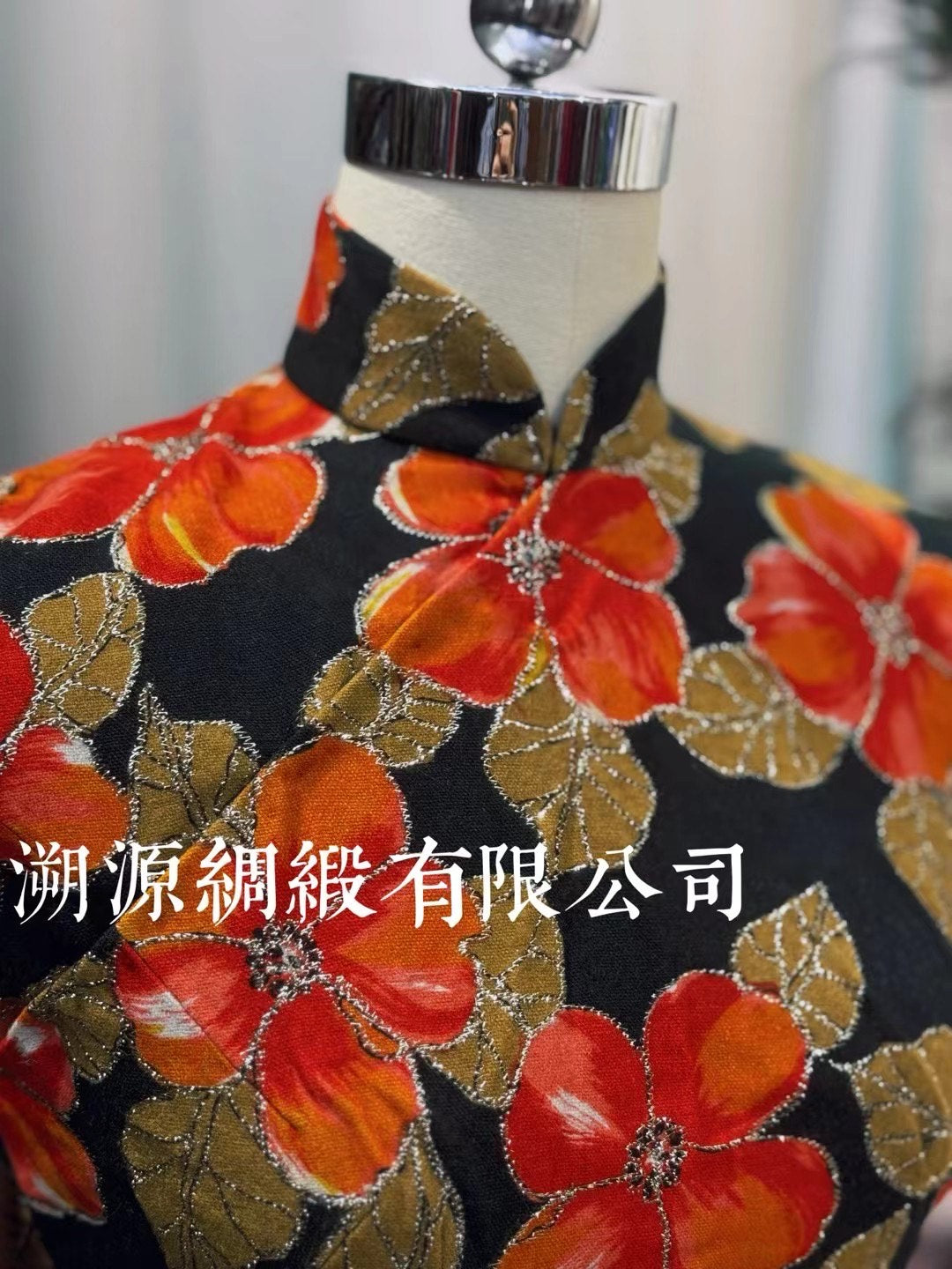 60年代 - 摩登花火图腾 · 金丝织锦长款旗袍 | 1960s - Modern Floral Fire Totem · Gold Thread Brocade Long Qipao