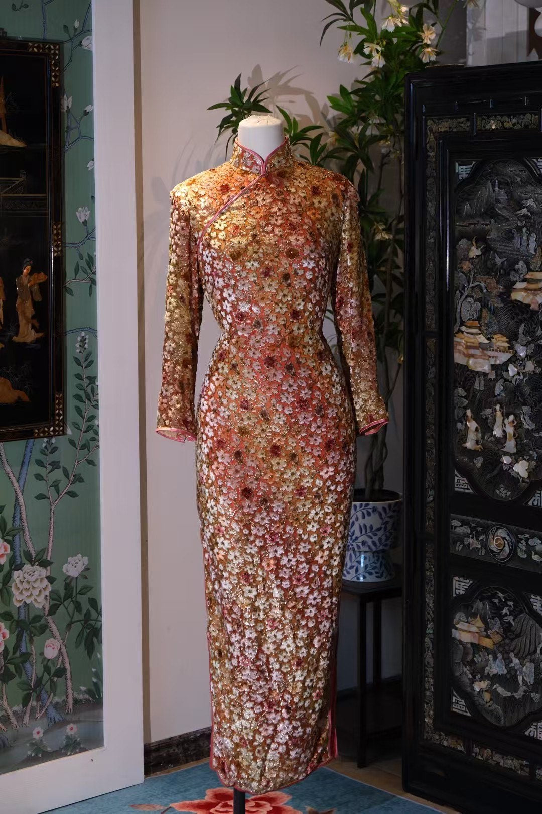 60年代【鎏金织梦·双色绮罗·私人珍藏旗袍对】|  1960s -【Gilded Dreamweave · Dual-Tone Silk · Exquisite Long-Sleeve Qipao Pair】