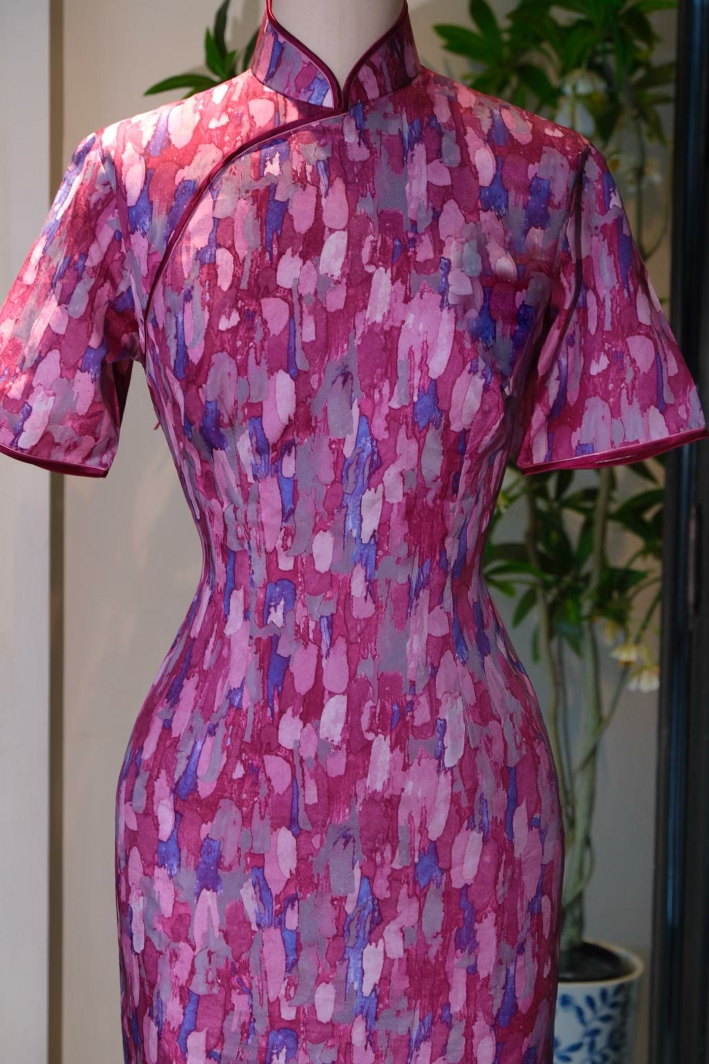 50年代 - 「抽象表现」：一九五零年代抽象油画风格古董港式旗袍，流动的现代艺术画布 / 1950s - "Abstract Expression": A 1950s Hong Kong Vintage Qipao in Abstract Oil Painting Style, A Canvas of Modern Art