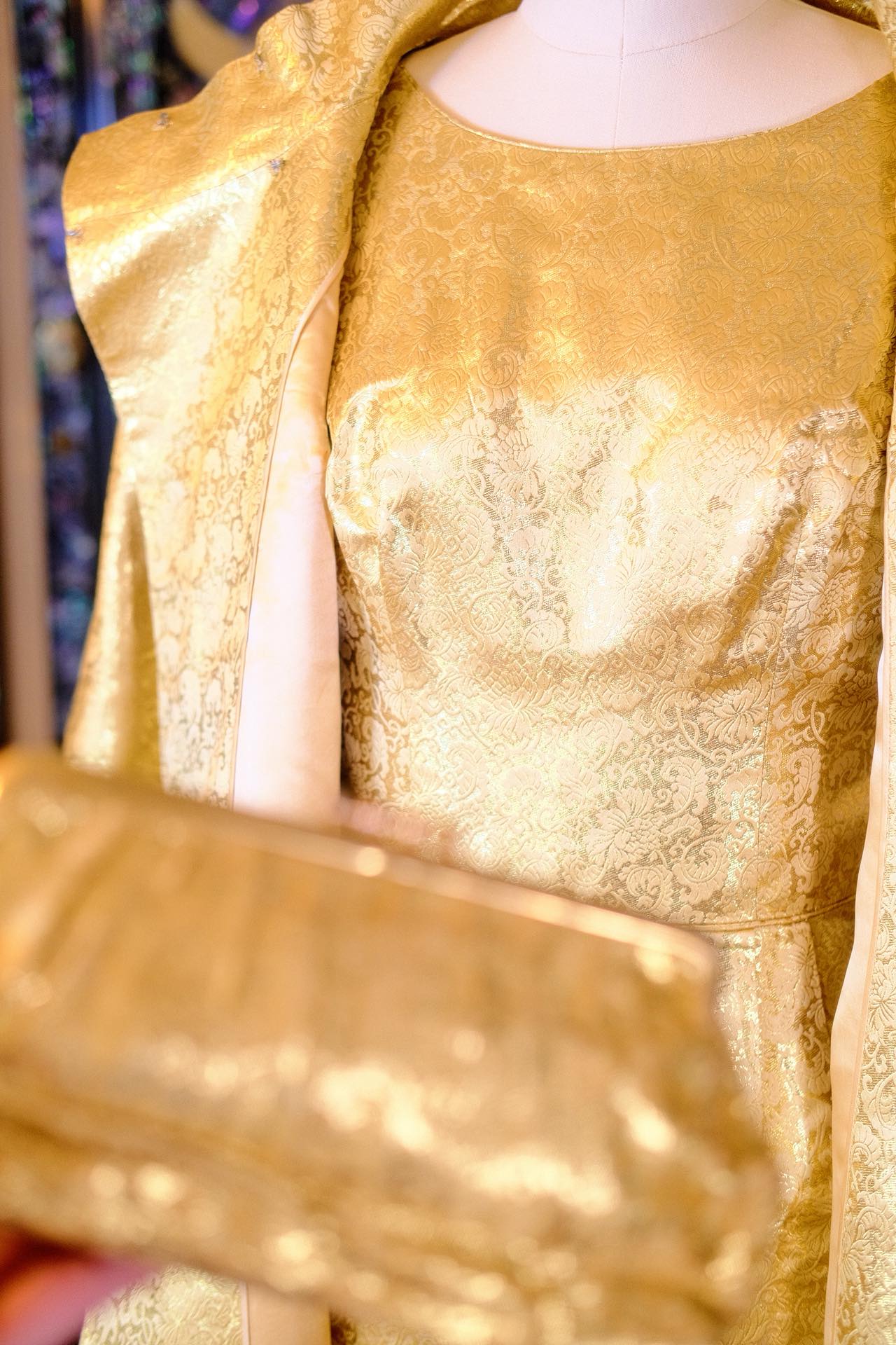 六十年代意大利织金提花三件套：Woo女士的黄金时代华章 | 1960s Italian Gold-Weft Jacquard Three-Piece Set: Ms. Woo’s Anthem of the Gilded Era
