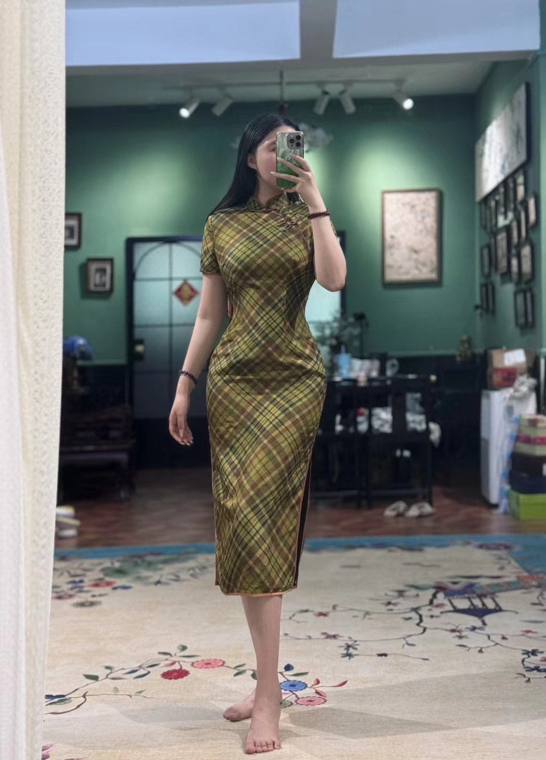 60年代 - 知性年代·橄榄格：复古港工手作一字盘口古董旗袍 | 1960s - The Olive Plaid Scholar: Vintage Hong Kong Craft 'Yizi' Frog Button Qipao