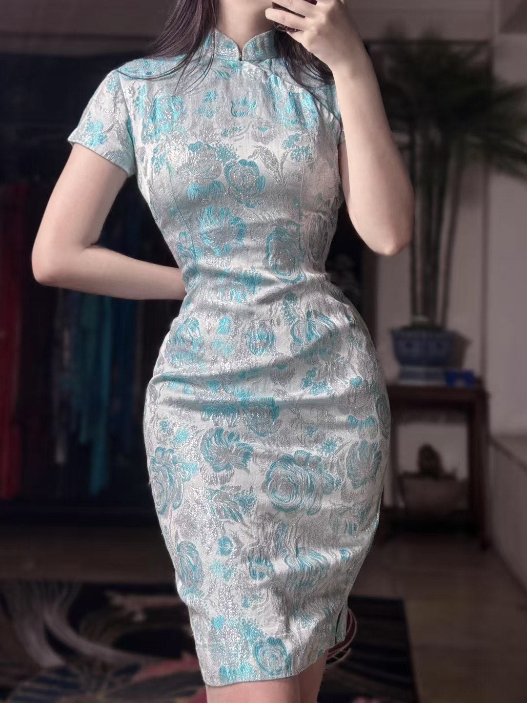 60年代 -「月光海棠·冰蓝银线」复古提花修身短袖旗袍 | 1960s - "Moonlight Begonia, Ice Blue Silver Thread" Vintage Jacquard Slim-Fit Short-Sleeve Qipao