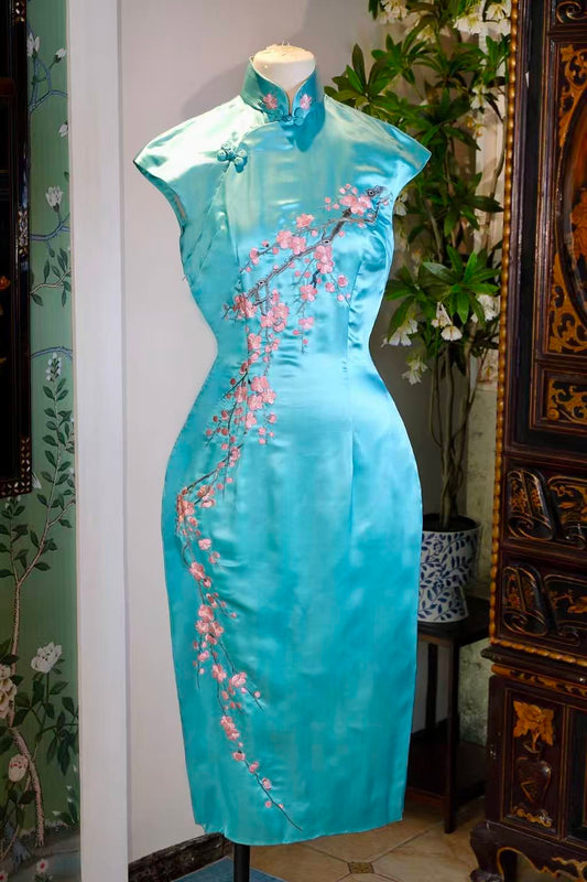 50年代 - 五十年代真丝素缎苏绣香港产古董旗袍 | 1950s - 1950s Hong Kong Antique Silk Satin Qipao with Suzhou Embroidery