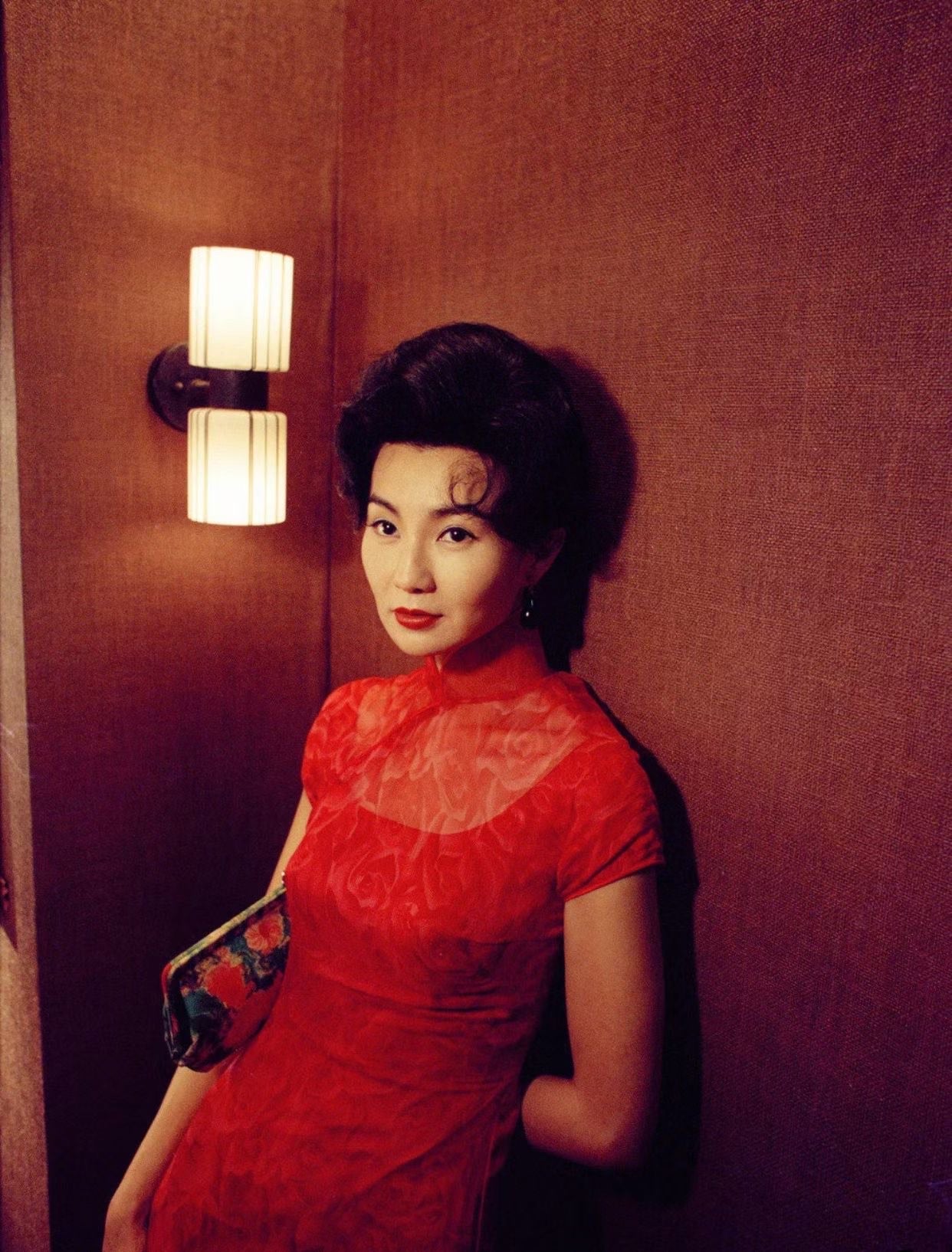 60年代 - 「緋緞華影・暗香浮動」復古旗袍領無袖晚裝 / 1960s - "Crimson Silk Splendor・Subtle Fragrance Drifting" Vintage Cheongsam-Collar Sleeveless Evening Dress