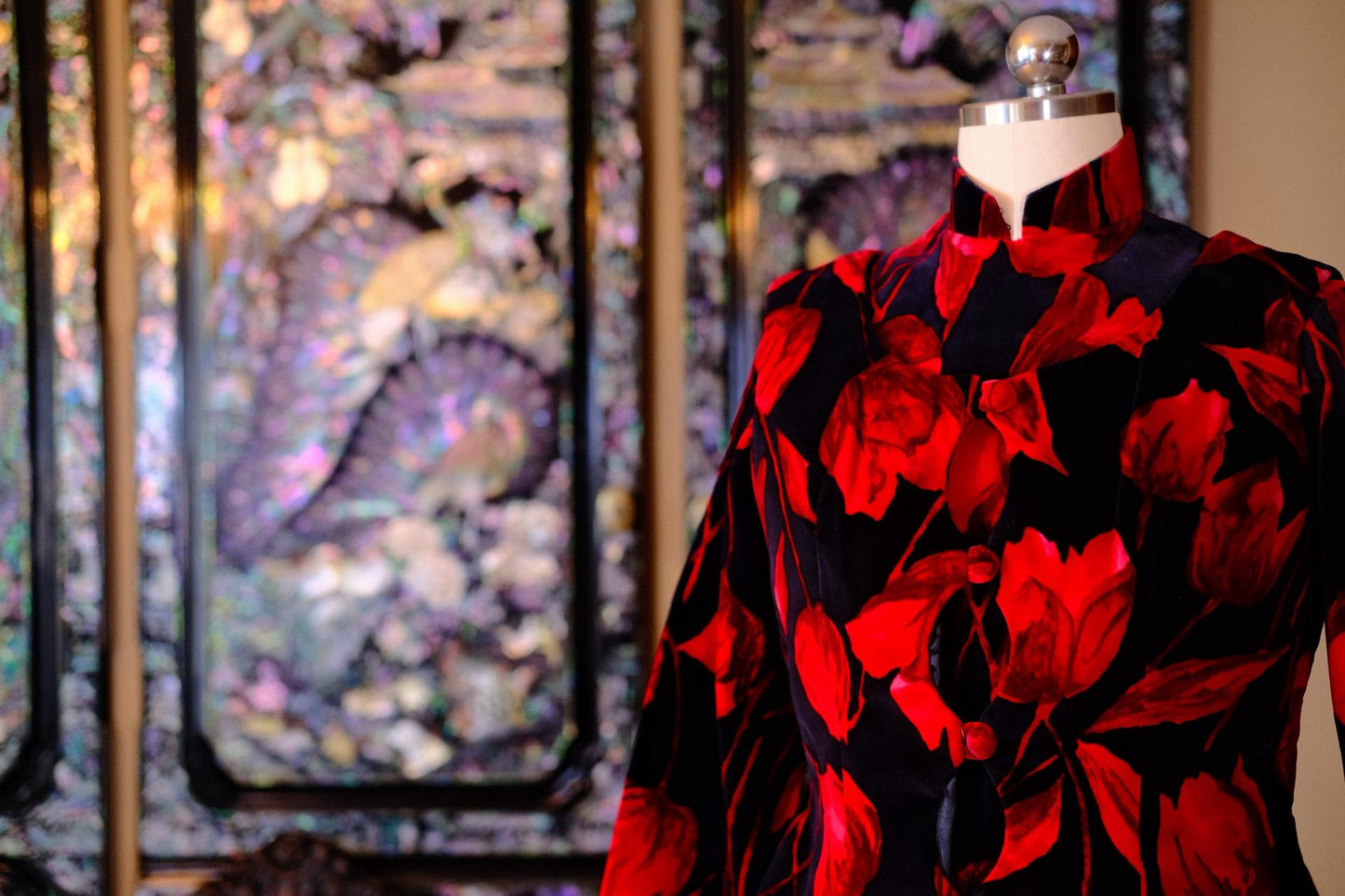 60年代 - 六十年代意式天鹅绒套装：Woo女士的暗夜红花 | 1960s - 1960s Italian Velvet Ensemble: Ms. Woo’s Crimson Blossoms of the Midnight Hour