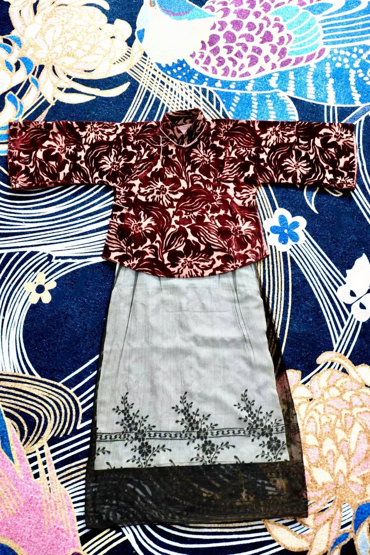 20年代 - 二十世紀 20 年代新藝術風格燒花絲絨上衣配手工法國蕾絲筒裙套裝 | 1920s - 1920s Art Nouveau Devoré Velvet Top and Handmade French Lace Column Skirt Set
