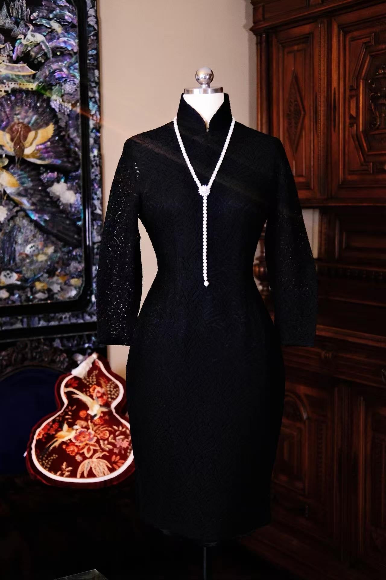 60年代 - 暗夜蕾丝：法国刺绣里的六十年代优雅_HY | 1960s - Midnight Lace: 1960s Elegance Rendered in French Embroidery_HY