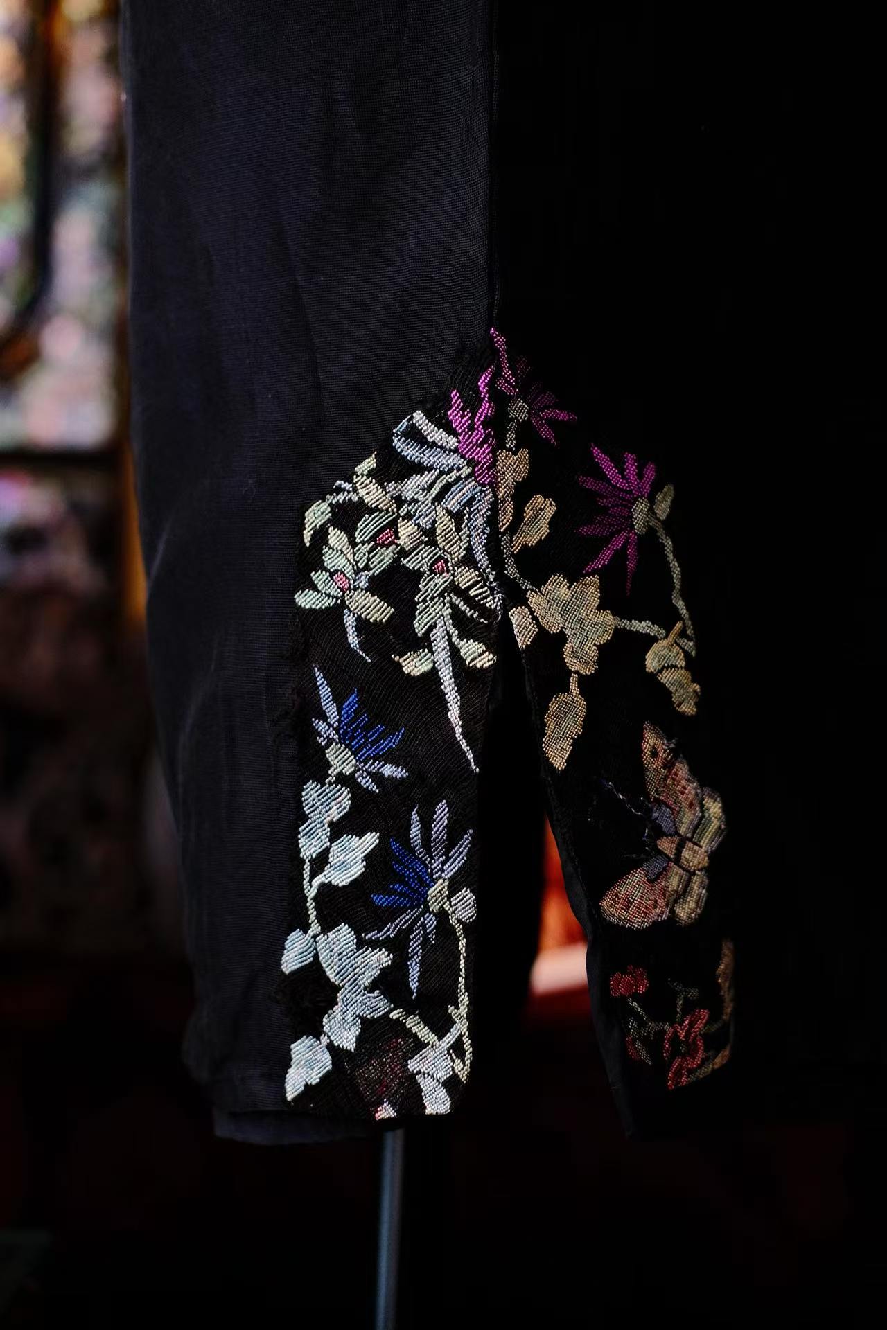 50年代 - 蝶影纱梦：清代遗珍里的五十年代风华 | 1950s - Butterfly Illusion and Gauze Dream: 1950s Grace Rendered in Qing Dynasty Relics