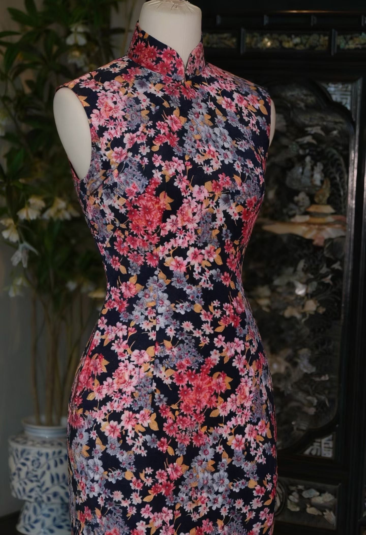 60年代 - 织银针织印花古董港式旗袍 / 1960s - A Pair of Vintage Hong Kong-Style Qipaos featuring Rare Knit Floral Print and Lurex Detailing