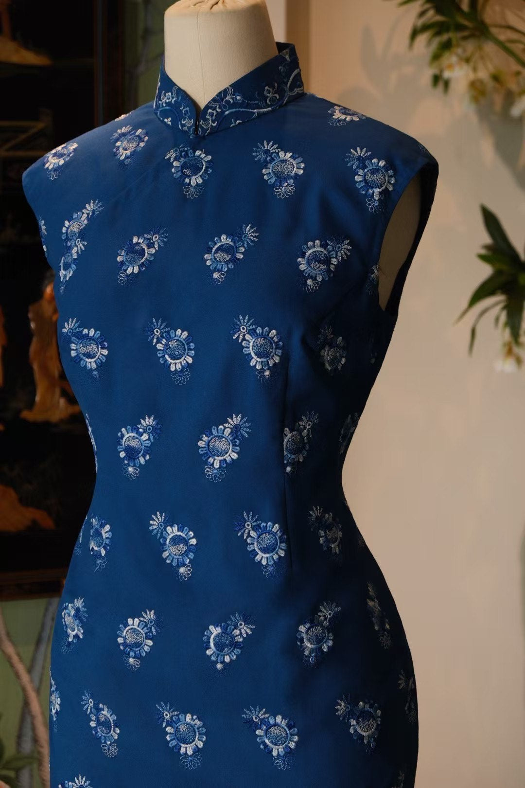 60年代 -《新加坡国立博物馆典藏 · 双色圆纹刺绣旗袍系列》 |  1960s - “National Museum of Singapore Heritage · Dual-Tone Circular Motif Embroidered Qipao Series”