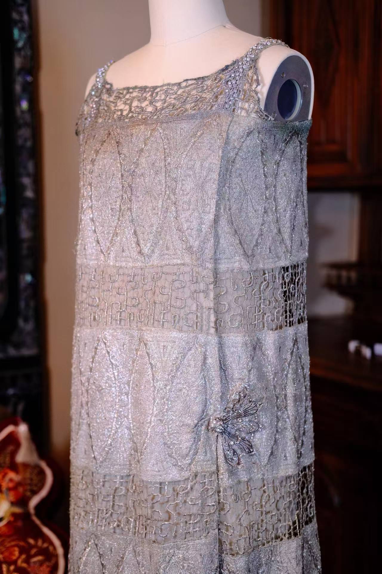 银线织梦：民国廿年埃及风纯银编织Art Deco古董裙 | Silver Threads Weaving a Dream: A Republic of China Year 20 (1930s) Egyptian-Style Pure Silver Woven Art Deco Antique Dress