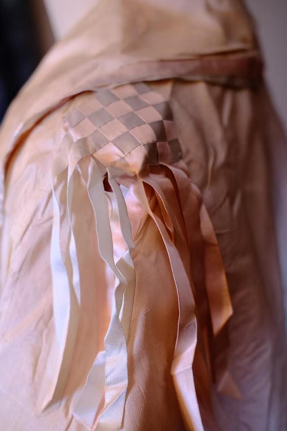 花间晨露：民国廿年浅粉双宫真丝刺绣晨袍 | Morning Dew Among Flowers: A Republic of China Year 20 (1930s) Pale Pink Shantung Silk Embroidered Morning Gown