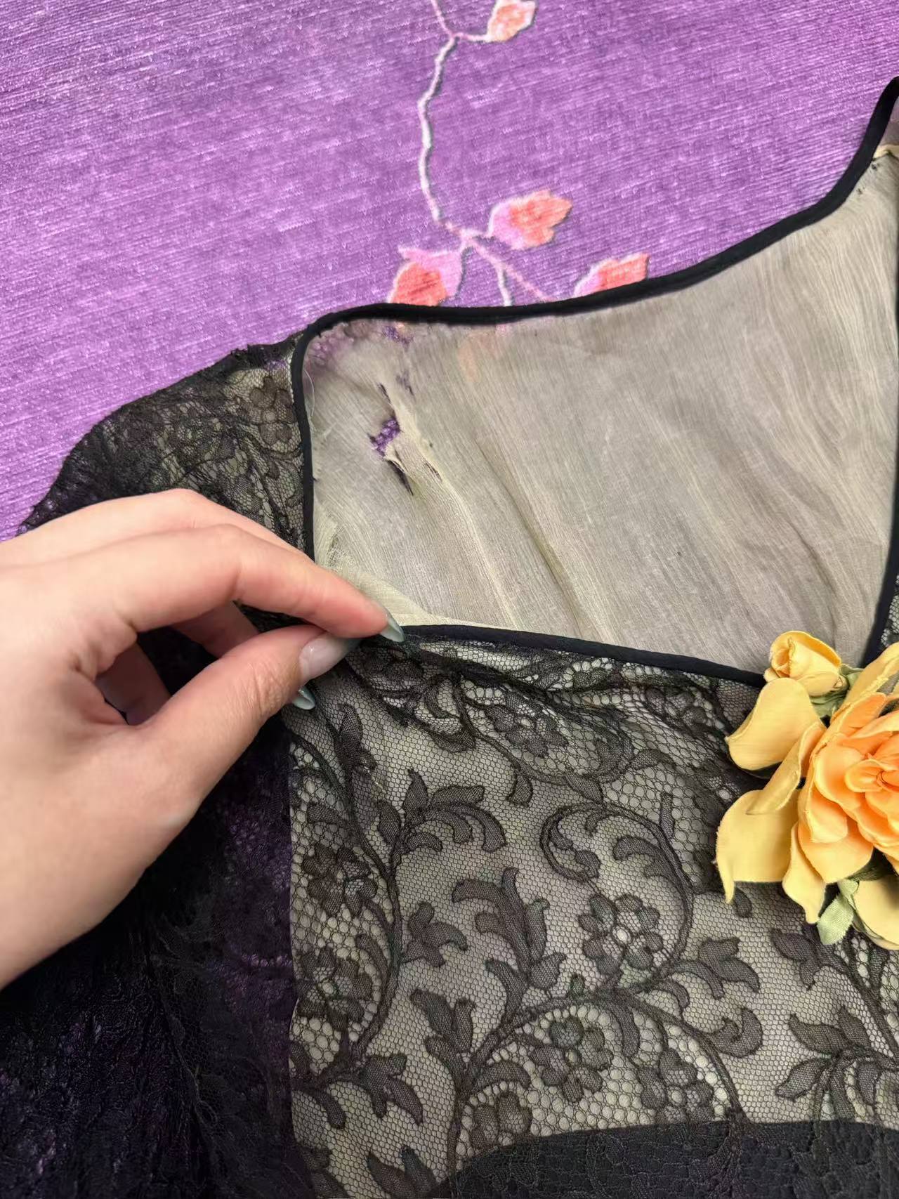 黑金夜曲：民国廿年真丝蕾丝Art Deco长裙与蔷薇私语_HY | Dark Gold Nocturne: A Republic of China Year 20 (1930s) Silk Lace Art Deco Long Dress and Whispering Roses_HY