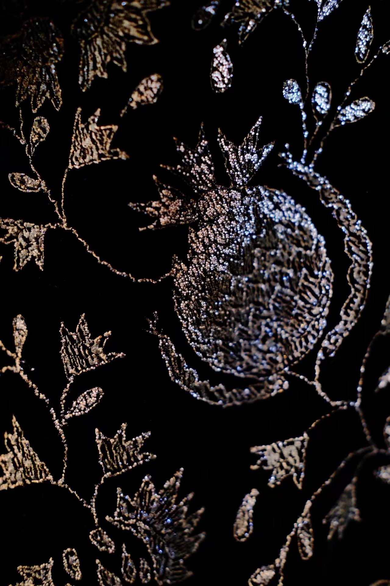 夜幕加冕：民国二十年代天鹅绒烫金大衣的“流金岁月” | Nightfall Coronation: A Study of a 1920s Velvet Gilded Coat and "Gilded Years"
