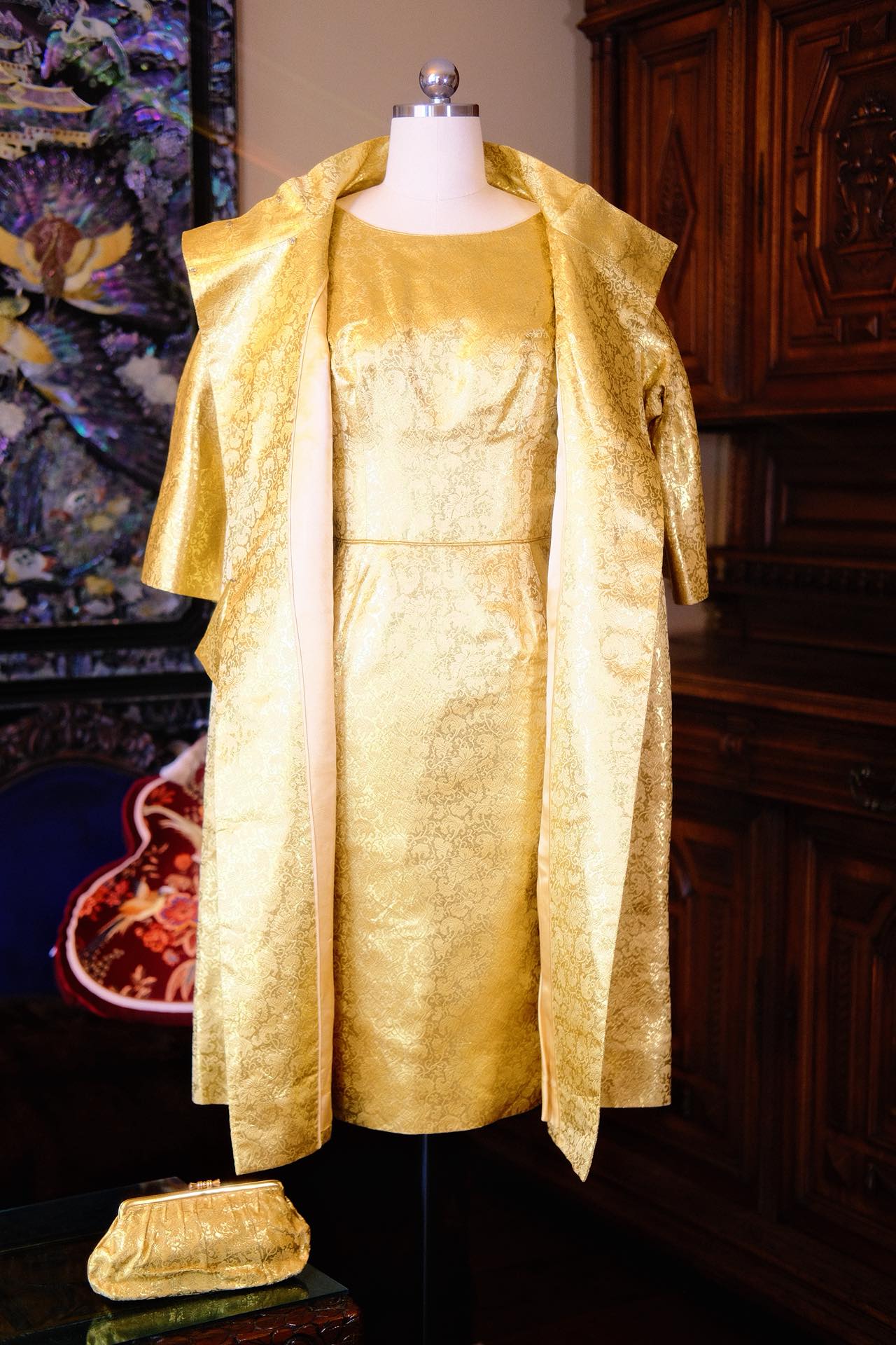 六十年代意大利织金提花三件套：Woo女士的黄金时代华章 | 1960s Italian Gold-Weft Jacquard Three-Piece Set: Ms. Woo’s Anthem of the Gilded Era