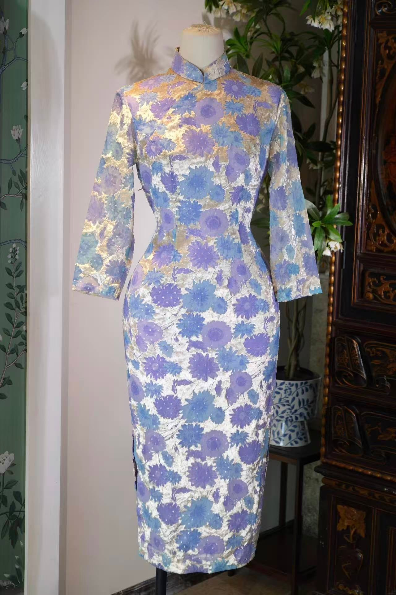 60年代 - 西门旧梦，织银流芳：一件上世纪六十年代台南“花旗”剪花绒织银古董旗袍的美学与文化考释 | 1960s - A Masterpiece of Time: A 1960s Hong Kong Antique Qipao in Imported French Handmade Lace