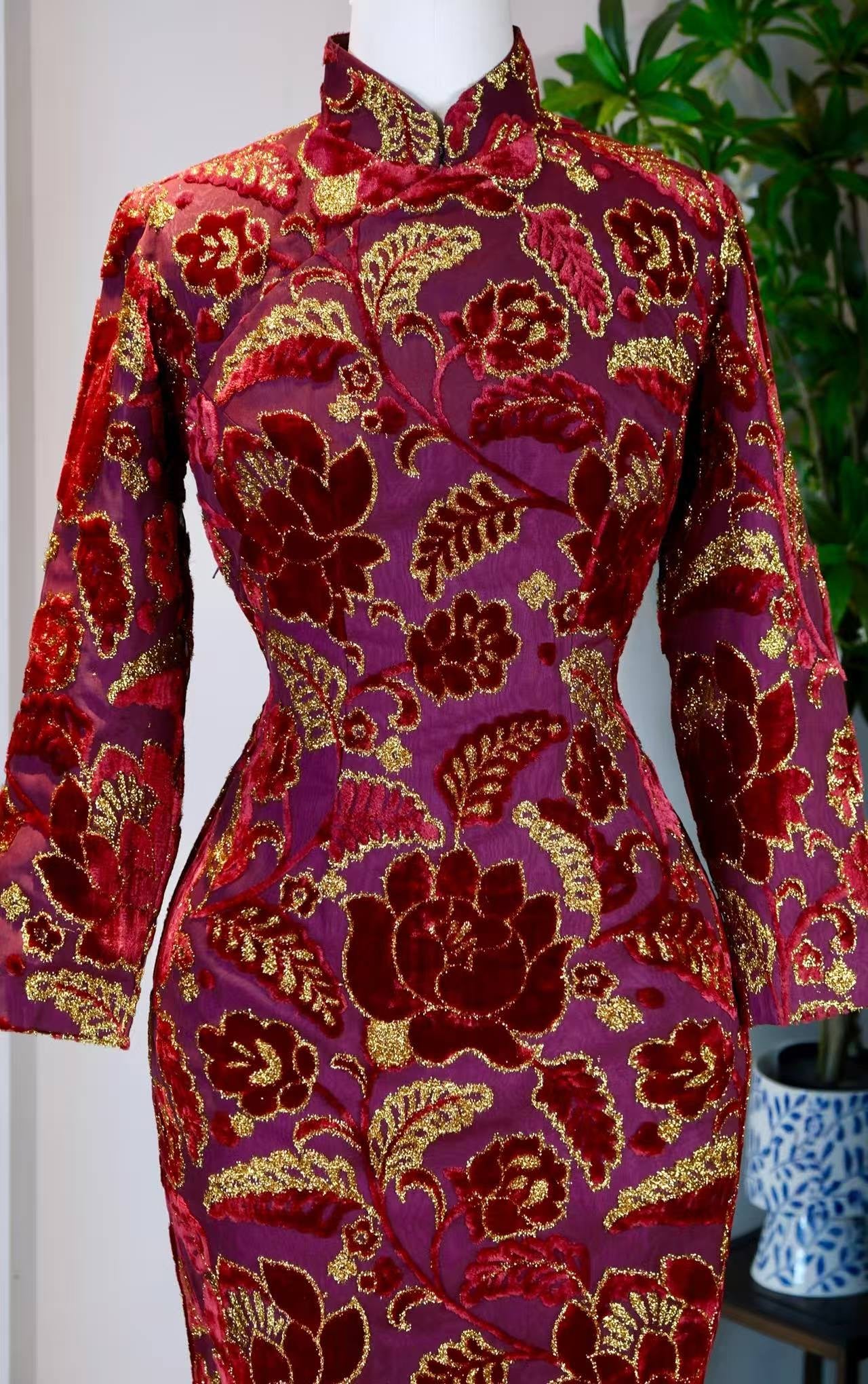 60年代 - 紫金绒影·六十风华——意产织金烧花丝绒古董旗袍 | 1960s - Phantom Purple &amp; Gold: 1960s Italian Gold-Jacquard Burn-out Velvet Antique Qipao