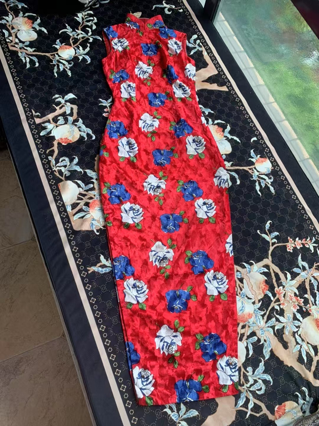 60年代 - 六十年代・烈焰絲絨・壓花玫瑰・曳地古董旗袍 / 1960s - The Sixties Scarlet - Embossed Velvet Rose - Floor-Length Antique Qipao