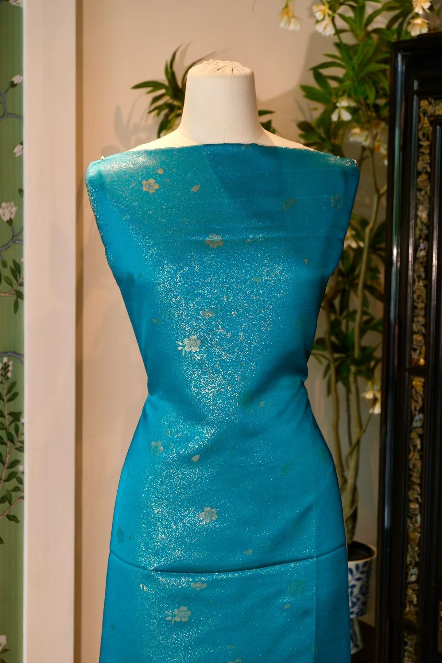 布料名 - 夜海螺光 / Fabric Name - Abyssal Raden Orchid