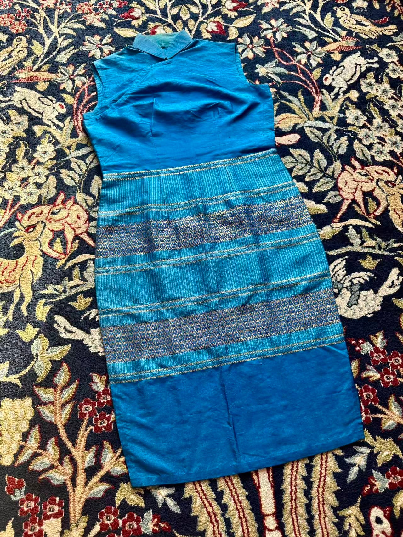 50年代 - 五十年代织金双宫真丝旗袍：香江霓裳的时光密码 | 1950s - 1950s Gold-Woven Double-Cousin Silk Qipao: The Temporal Code of Hong Kong Raiment