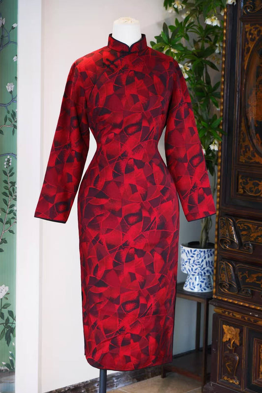 60年代 - 香江旧梦·红黑鎏金ArtDeco几何纹古董旗袍 | 1960s - Lingering Hong Kong Dream: Vintage Cheongsam with Red-Black Gilded Art Deco Geometric Pattern