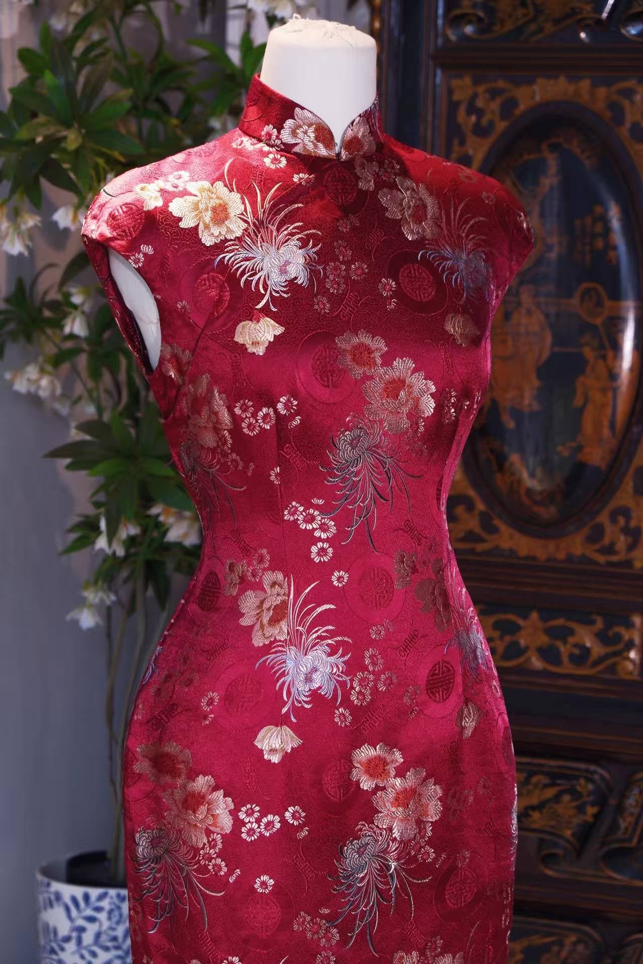 50年代 - 香江霓裳·宋韵西骨缠枝寿菊纹古董旗袍 | 1950s - The Hong Kong Garment: Vintage Cheongsam of Song Dynasty Charm & Western Structure with Interlocking Shou-Chrysanthemum Motifs