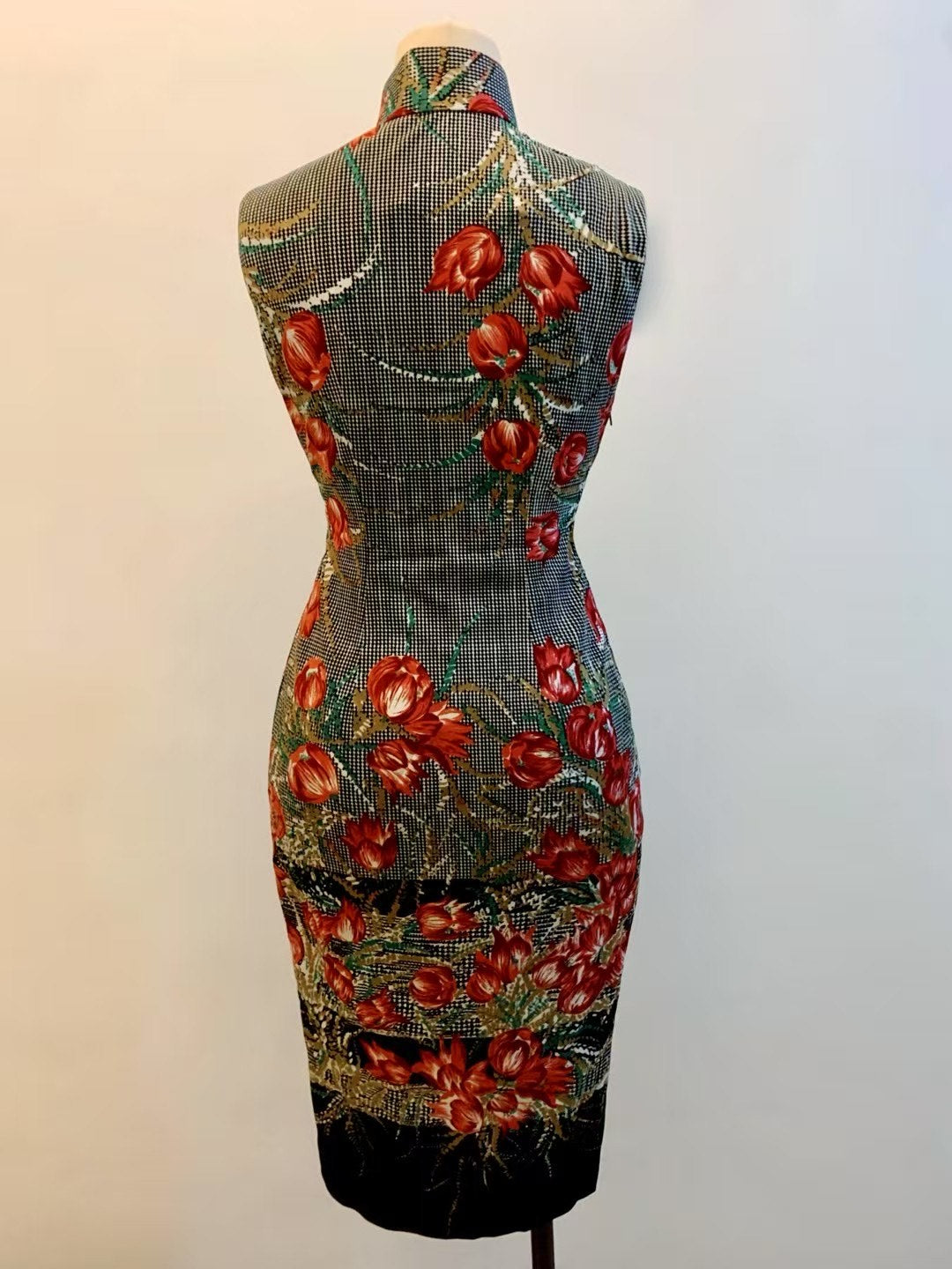 60年代 - 摩登六零年代・千鳥格素雅・熱情鬱金香・《花樣年華》氛圍感古董港式旗袍 / 1960s - The Mod Sixties - Houndstooth Serenity meets Tulip Passion - 'In the Mood for Love' Vibe Antique Hong Kong Qipao