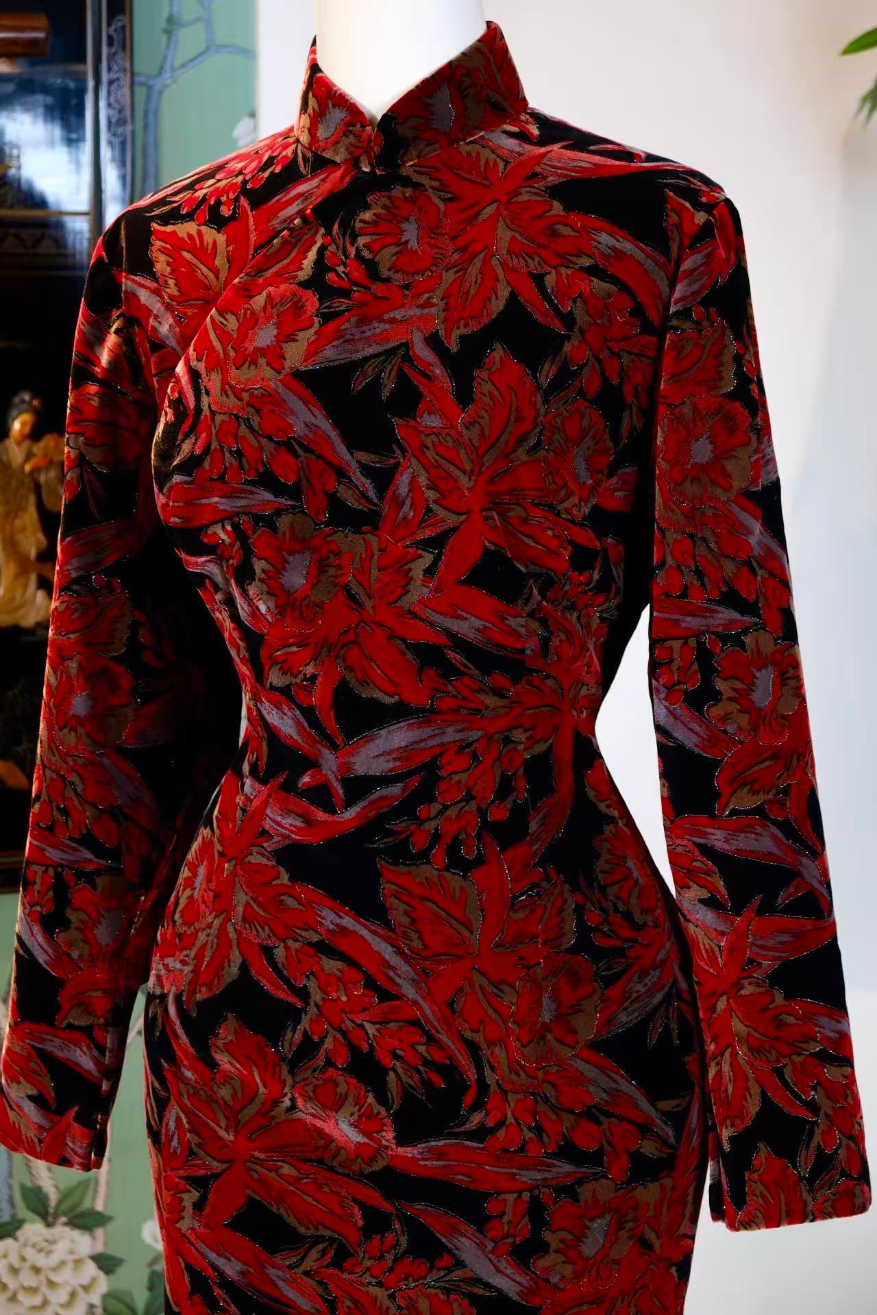 60年代 - 六十年代·台湾手绘闪片天鹅绒古董旗袍 | 1960s - 1960s Taiwanese Antique Velvet Qipao with Hand-Painted Sequins