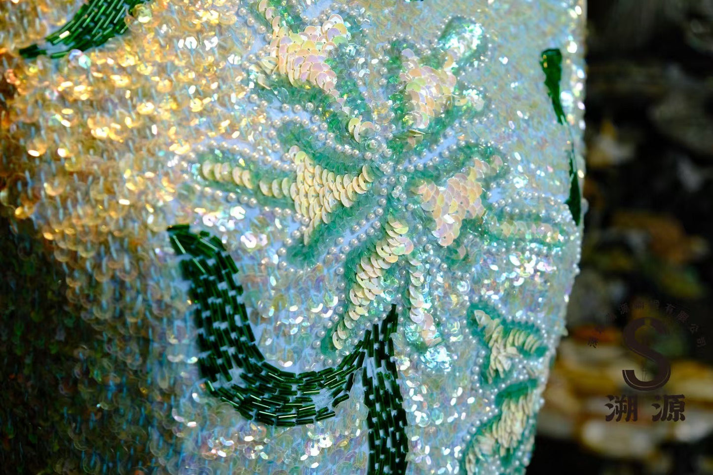 70年代 - 深海人鱼泪：虹光幻彩珠片重工刺绣晚装旗袍 | 1970s - "Mermaid's Tears": Iridescent Sequin and Heavy Beadwork Evening Cheongsam