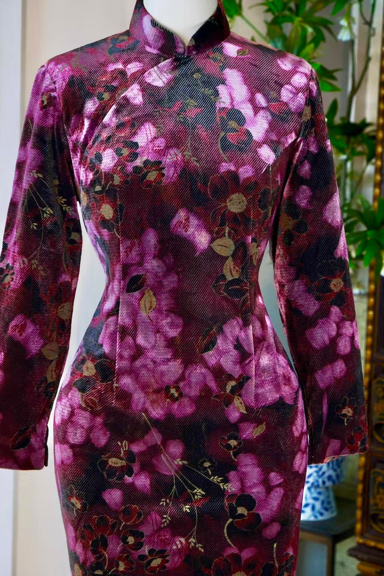 60年代 - 六十年代斜纹灯芯绒烫金印花古董旗袍：台湾古董衣的纹样美学与时代印记 | 1960s - 1960s Twill Corduroy Qipao with Gold-Foil Printing: The Motif Aesthetics and Historical Imprints of Taiwanese Vintage Fashion