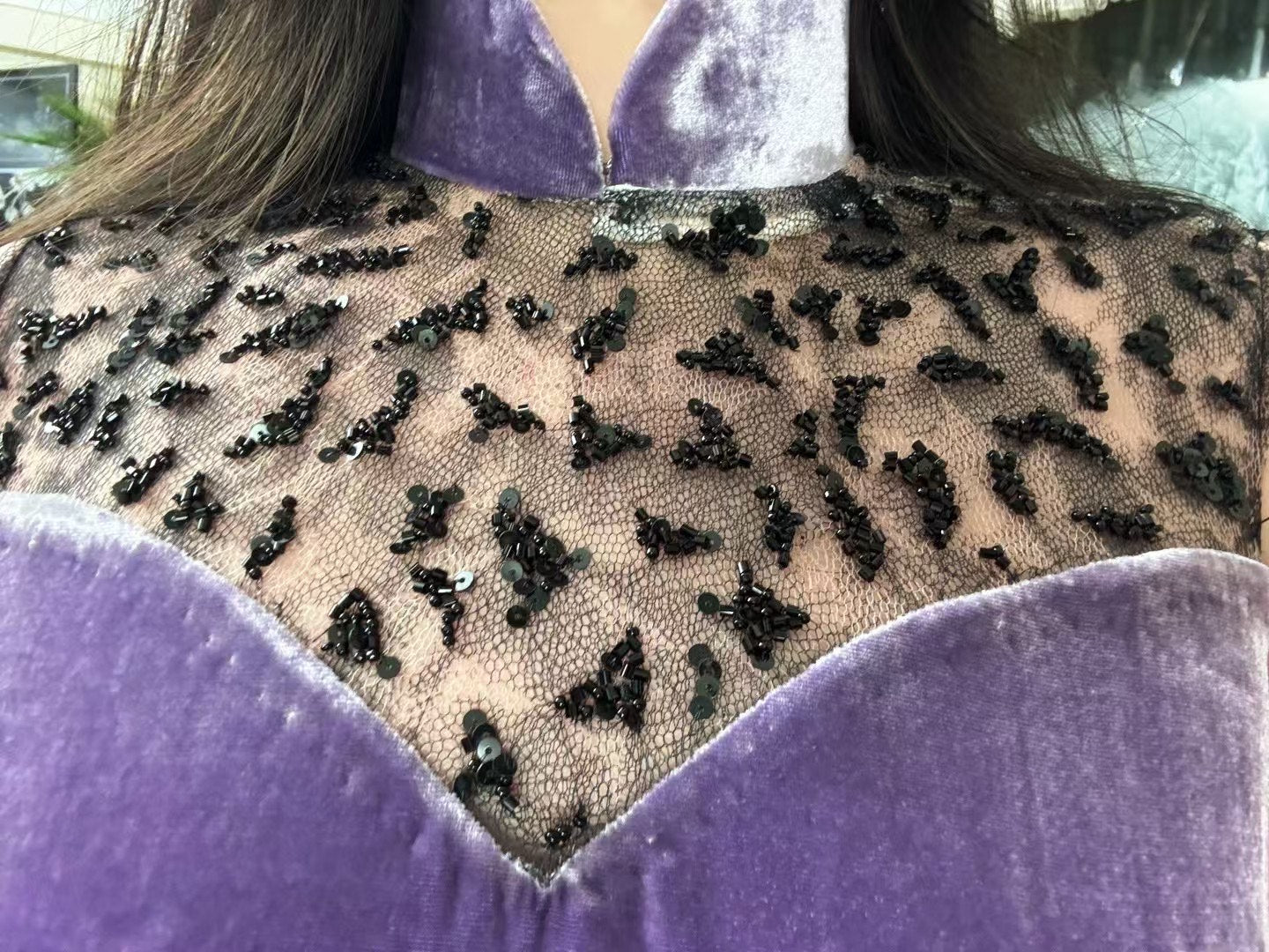 客订结缘 - 曜紫夜魅 | 意大利Ruffo Coli高定法绣双层蕾丝拼接进口真丝天鹅绒曳地港式旗袍 |  Customized Design - Violet Nocturne | Italian Ruffo Coli Couture French Embroidered Double-Layer Lace and Imported Silk Velvet Hong Kong Style Qipao Gown