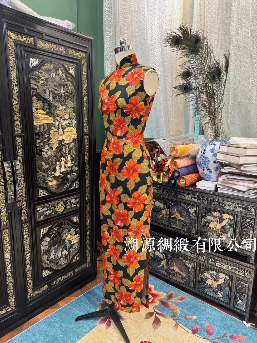60年代 - 摩登花火图腾 · 金丝织锦长款旗袍 | 1960s - Modern Floral Fire Totem · Gold Thread Brocade Long Qipao