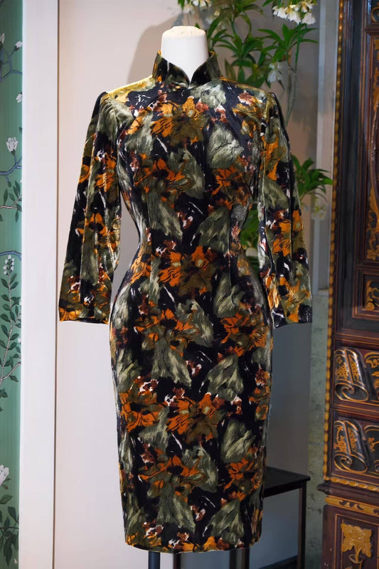 50年代 - 岭南墨韵·五十年代手绘抽象天鹅绒古董旗袍 | 1950s - Lingnan Ink Rhyme: Vintage 1950s Hand-Painted Abstract Velvet Cheongsam